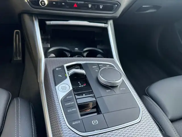 BMW 3 Series view 9