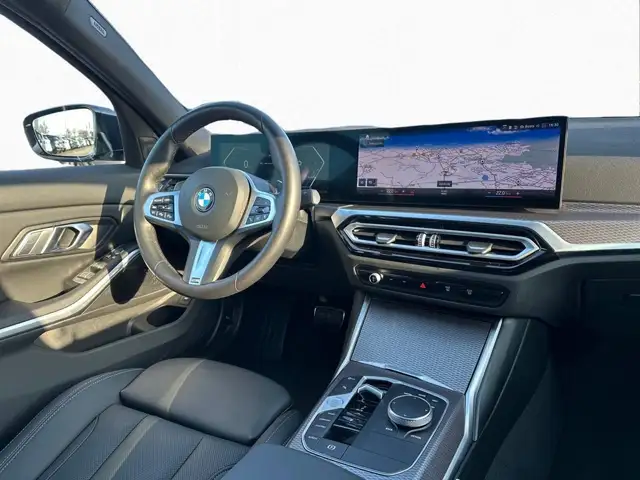 BMW 3 Series view 5