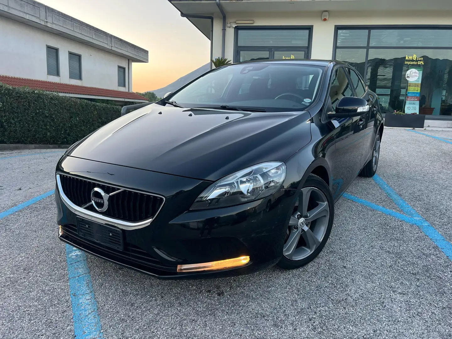Volvo V40 2.0 d3 Momentum my17 Nero - 2