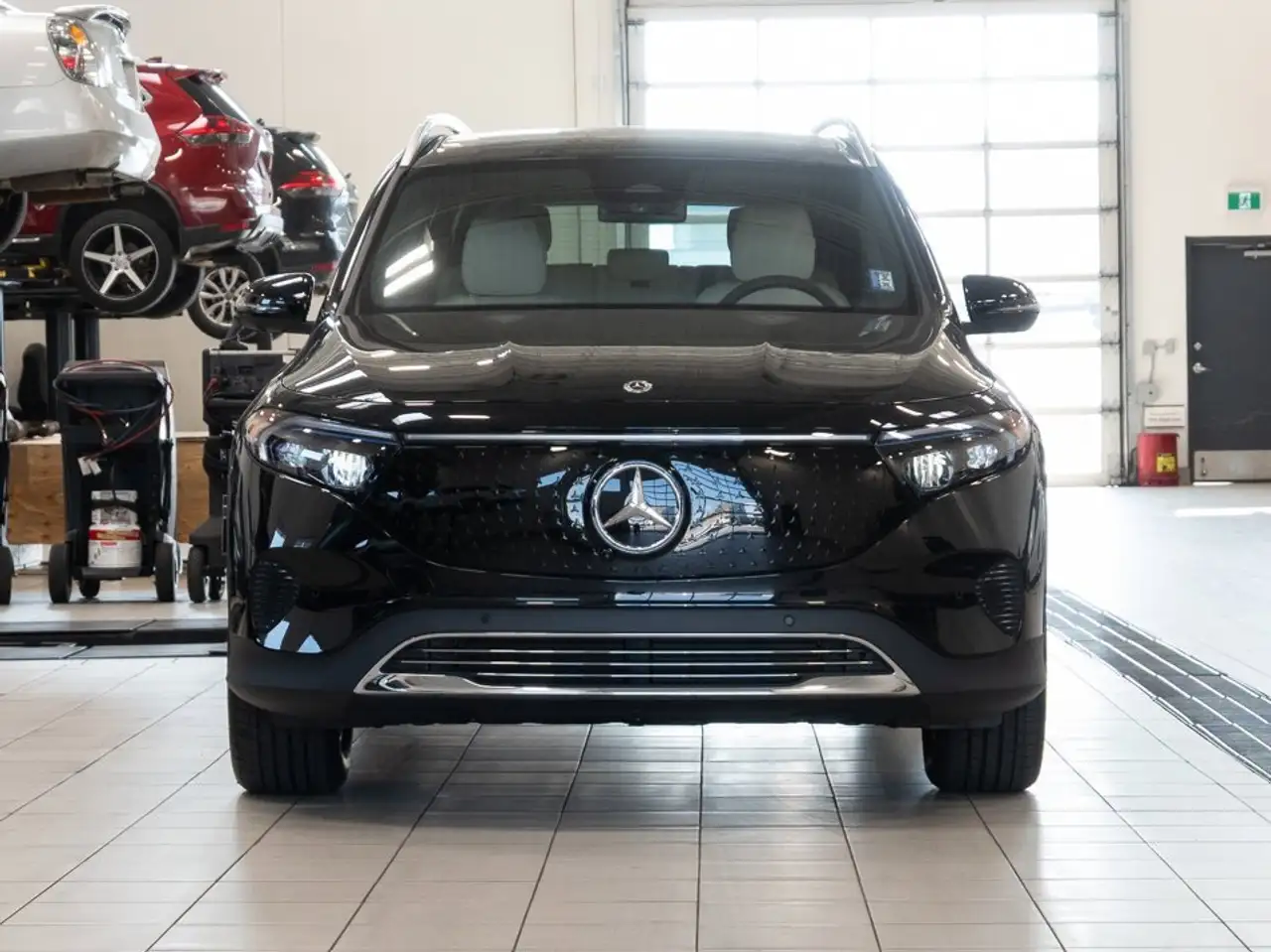 Mercedes-Benz EQB снимка Mercedes-Benz EQB