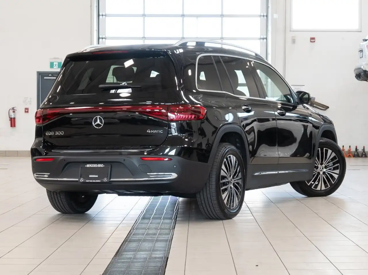 Mercedes-Benz EQB снимка Mercedes-Benz EQB