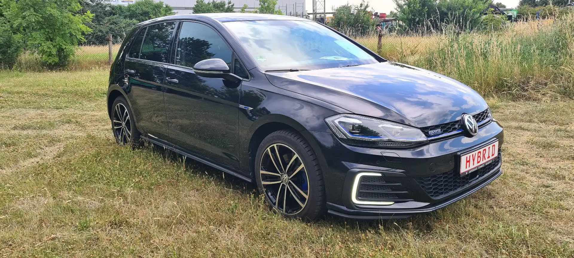 Volkswagen Golf VII GTE*Plug-in Hybrid*Scheckh*NAVI*Sitzh* Schwarz - 1