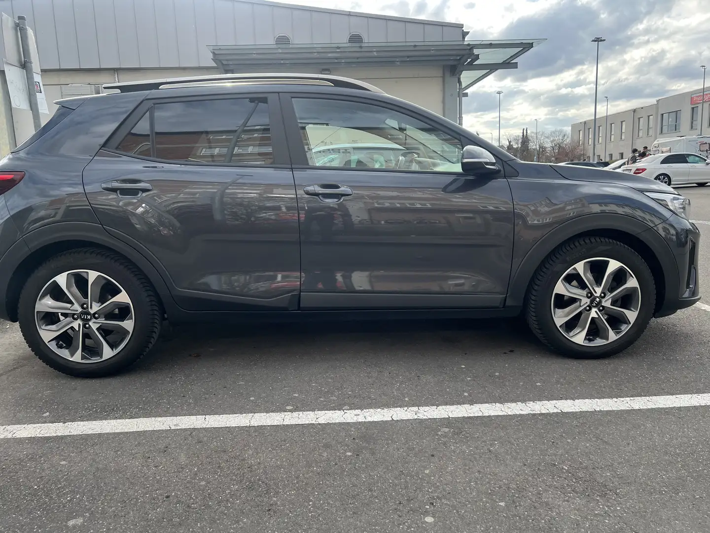 Kia Stonic CRDi Grau - 2