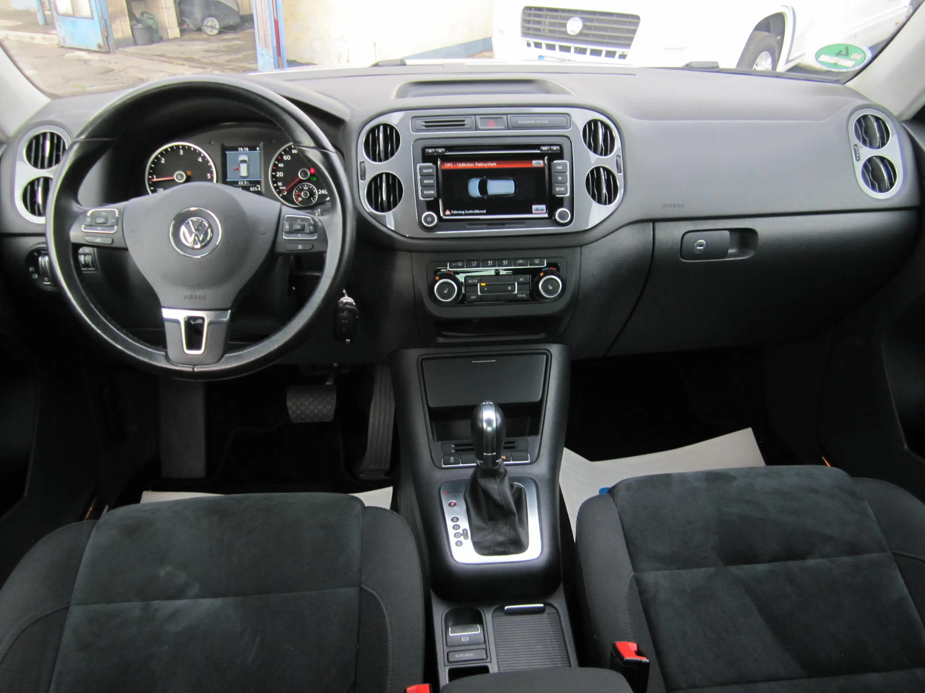 Volkswagen Tiguan Sport & Style 4Motion ~ DSG ~ AHK ~ — photo 8