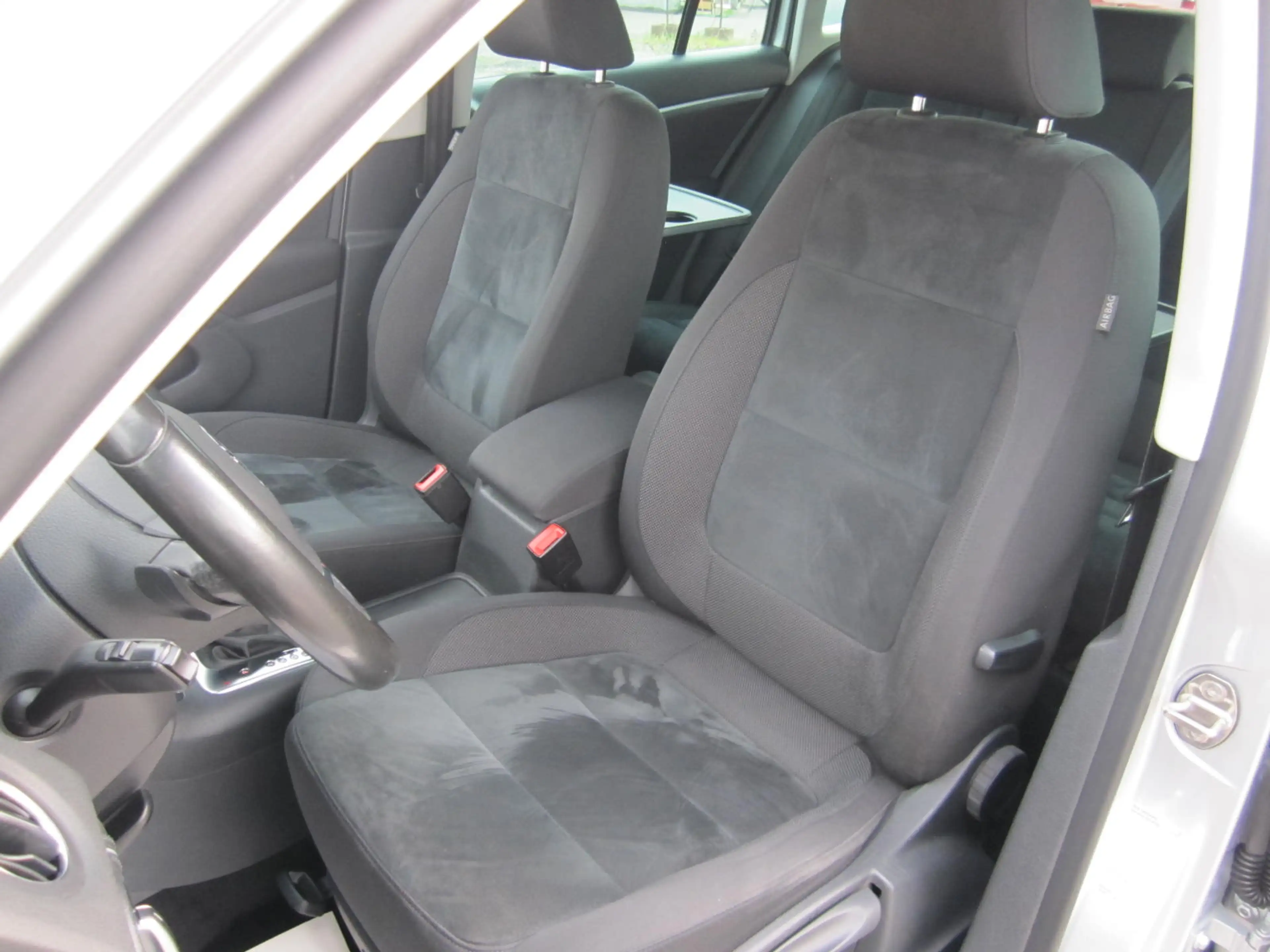 Volkswagen Tiguan Sport & Style 4Motion ~ DSG ~ AHK ~ — photo 7
