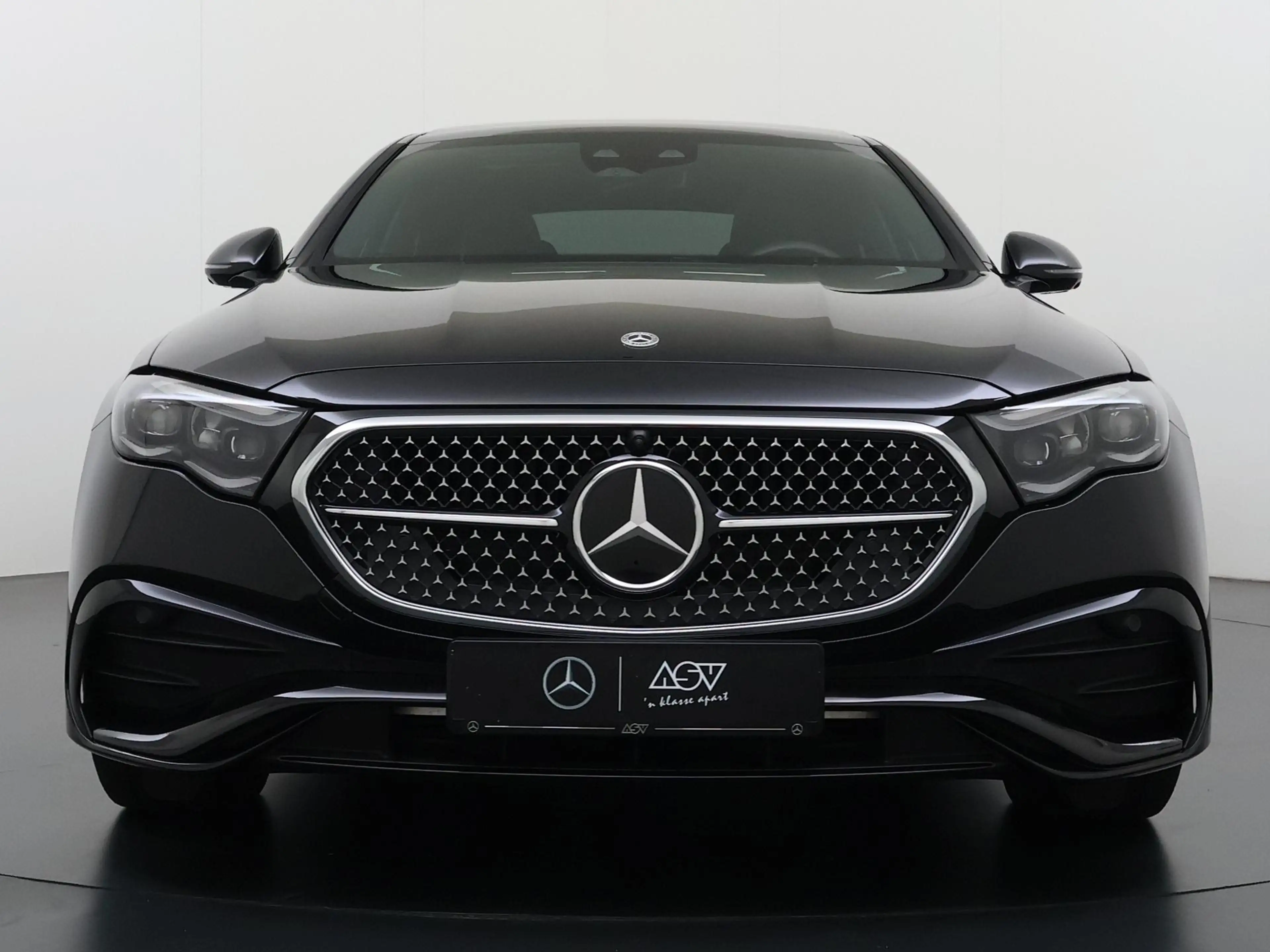 Mercedes-Benz E 400 e 4MATIC AMG Line | Premium Plus | Panorama - Schu — photo 14
