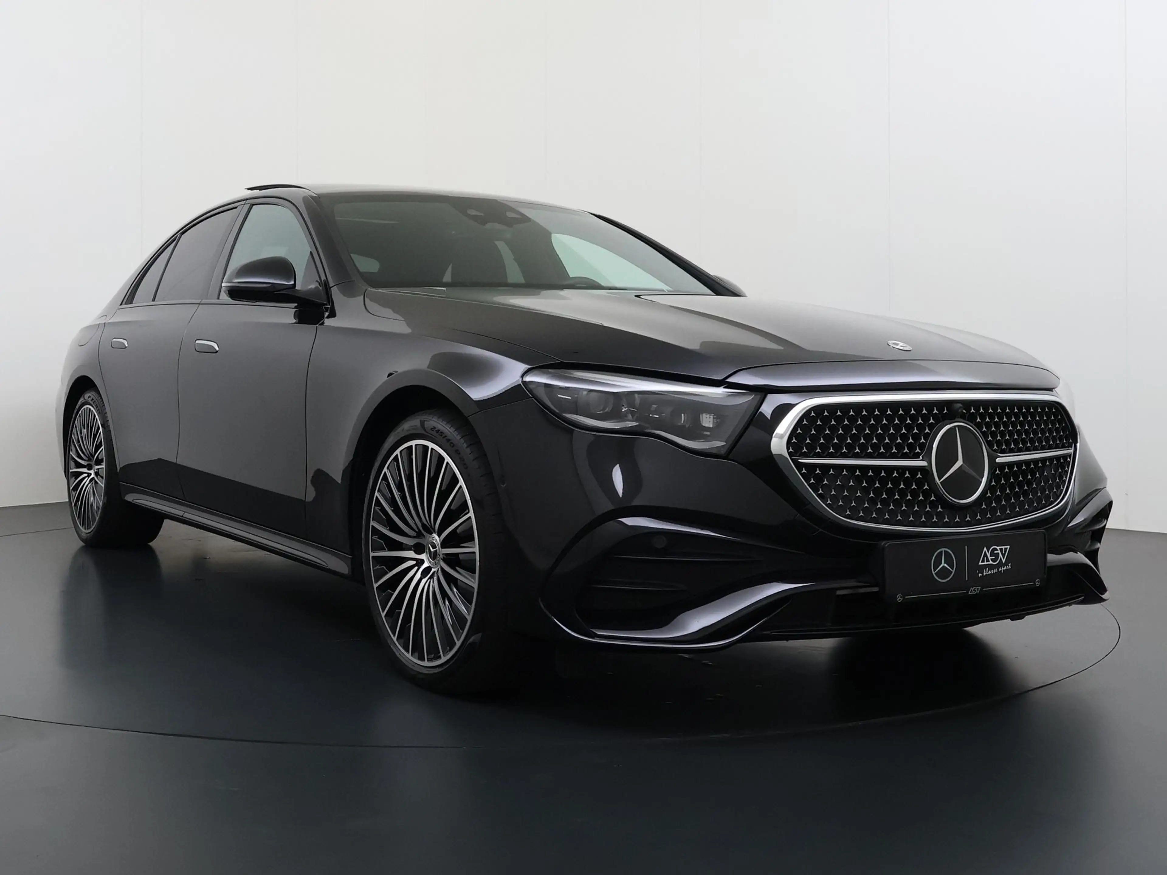 Mercedes-Benz E 400 e 4MATIC AMG Line | Premium Plus | Panorama - Schu — photo 13