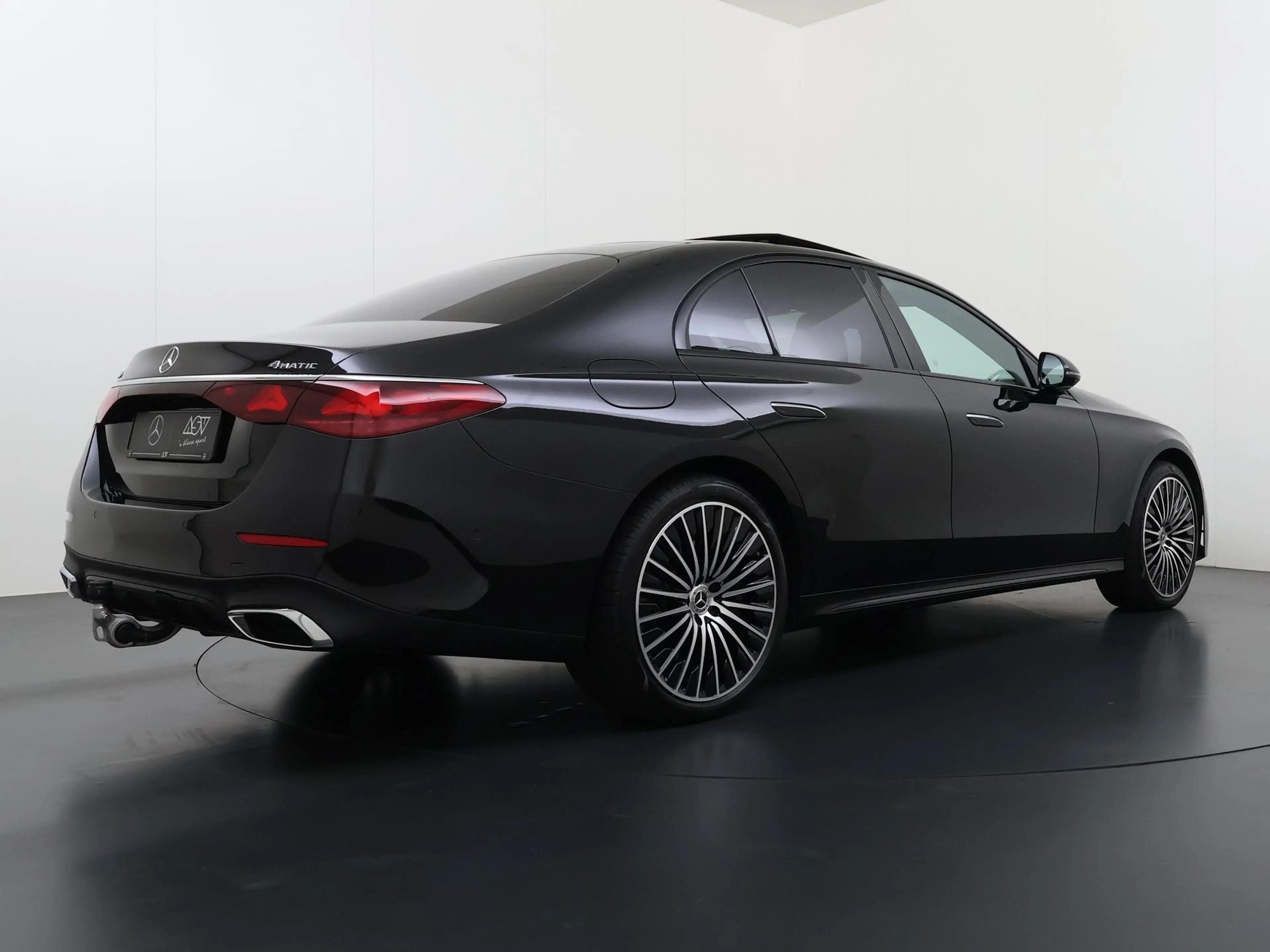 Mercedes-Benz E 400 e 4MATIC AMG Line | Premium Plus | Panorama - Schu — photo 9