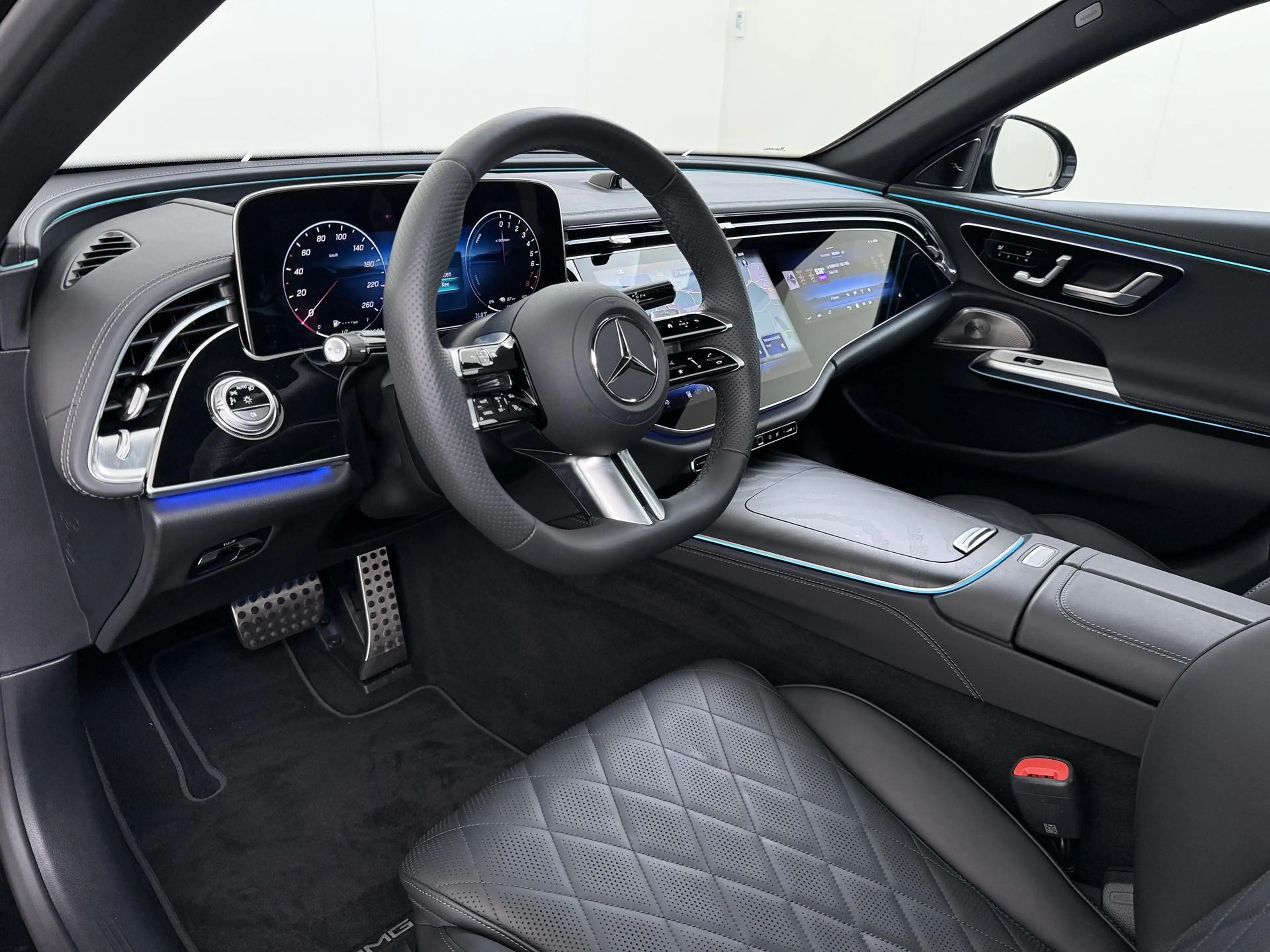 Mercedes-Benz E 400 e 4MATIC AMG Line | Premium Plus | Panorama - Schu — photo 2