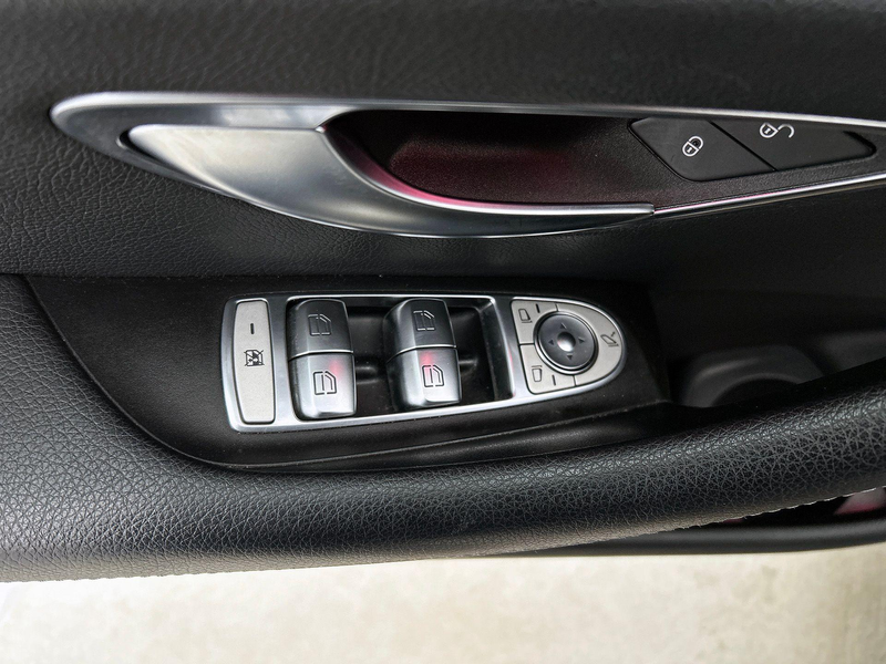 Mercedes-Benz E 300 Estate e Avantgarde BLACK-LINE CAMERA | LEER | MAT — photo 50