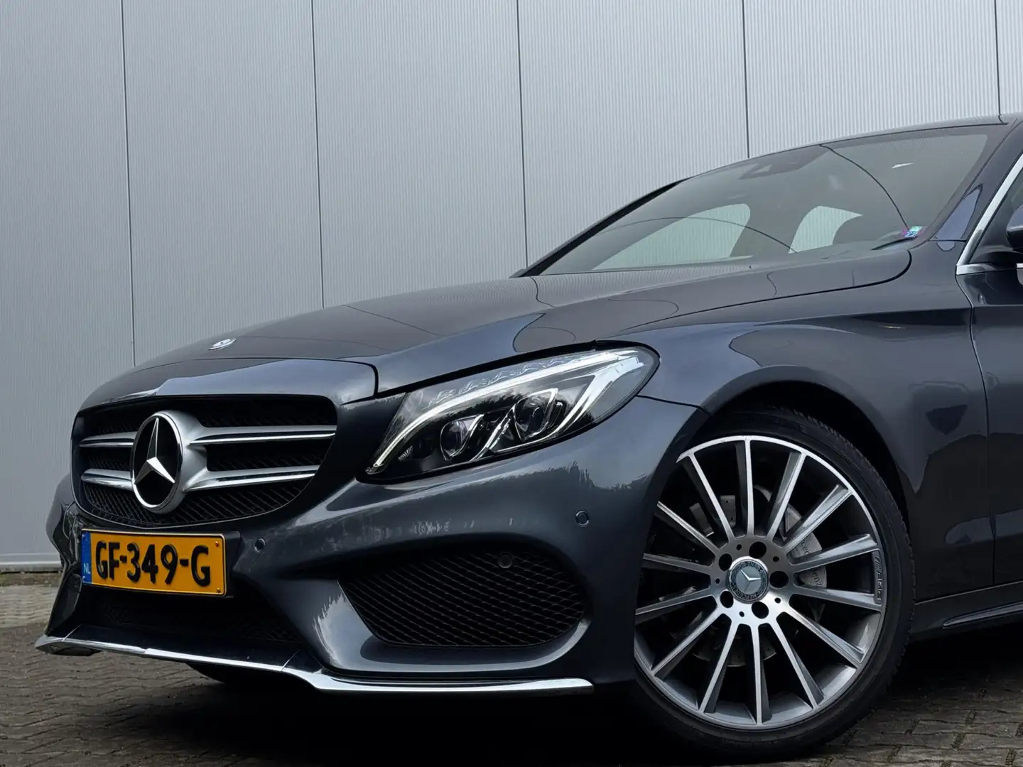 Mercedes-Benz C 180 C180 AMG PANORAMADAK LEDER CARPLAY STOELVERWARMING Grijs - 2