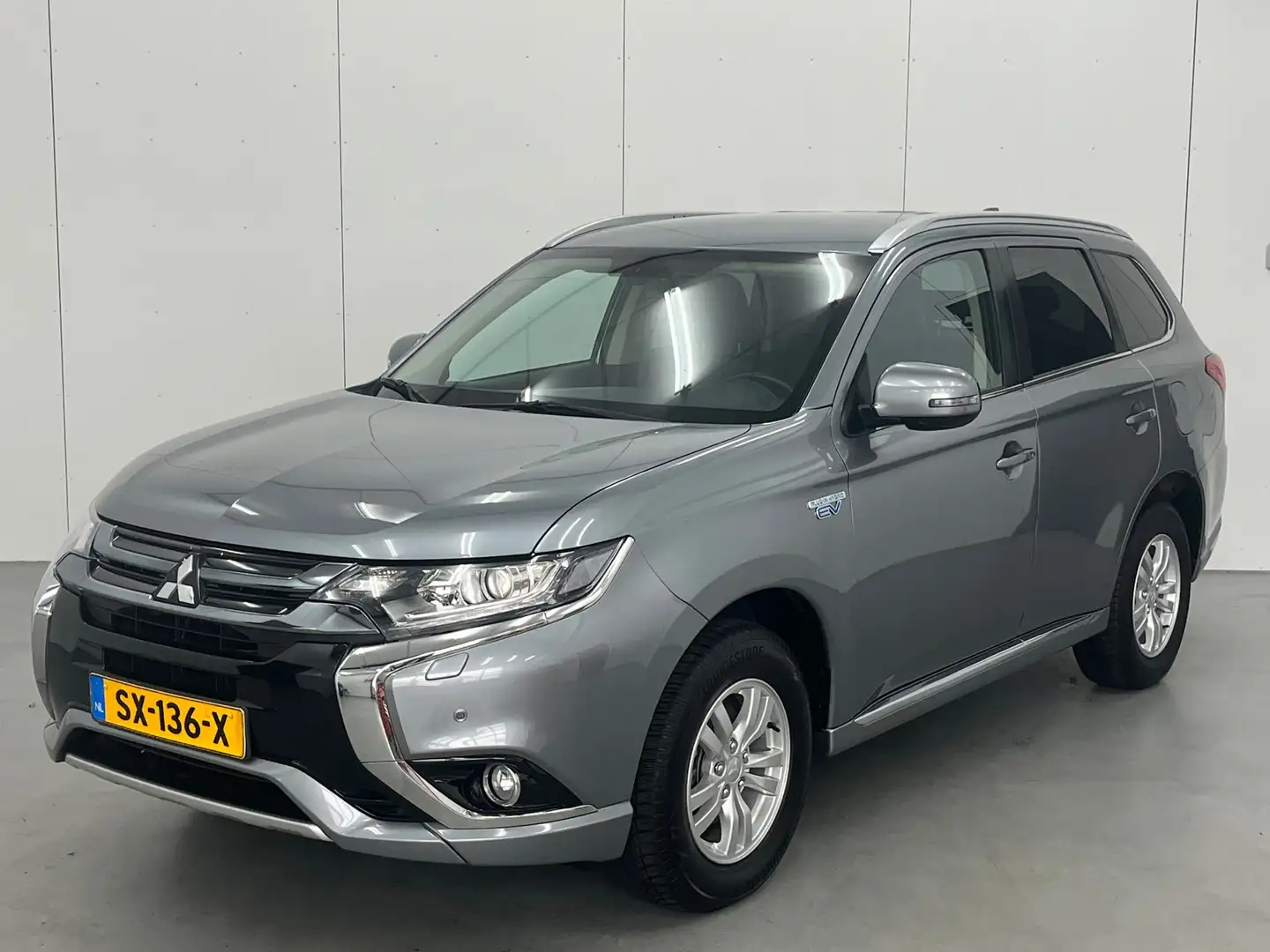Mitsubishi Outlander 2.0 PHEV Pure / Trekhaak / Camera / Leer Grau - 1
