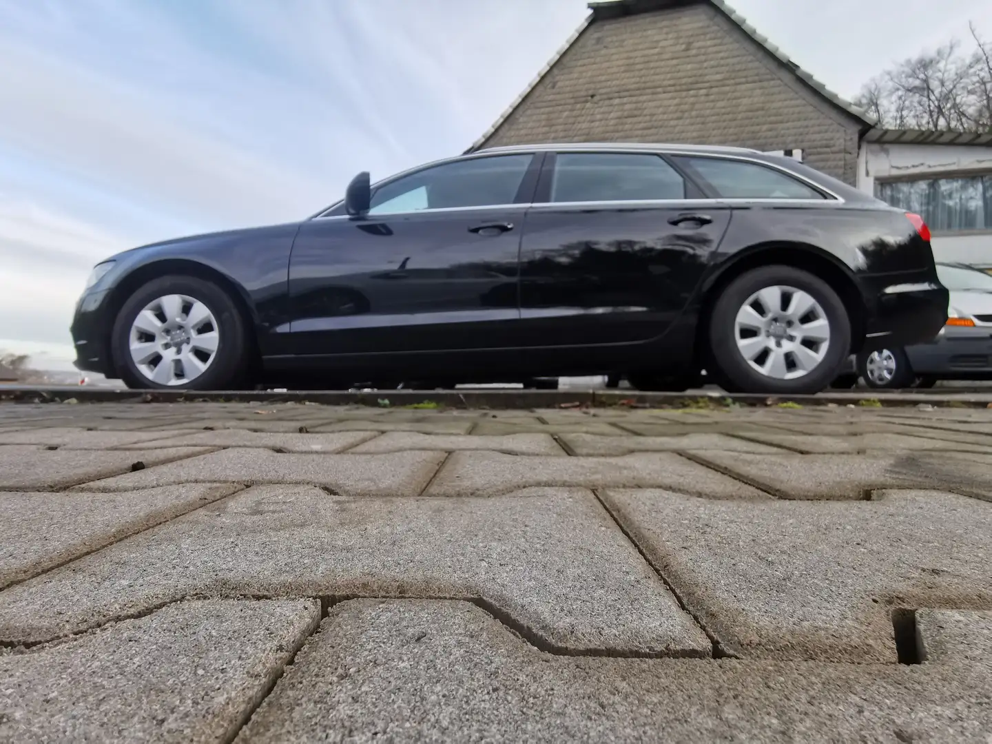 Audi A6 2.0 TDI ultra/Scheckhgepflegt bei Audi/Navi/Xenon Noir - 2