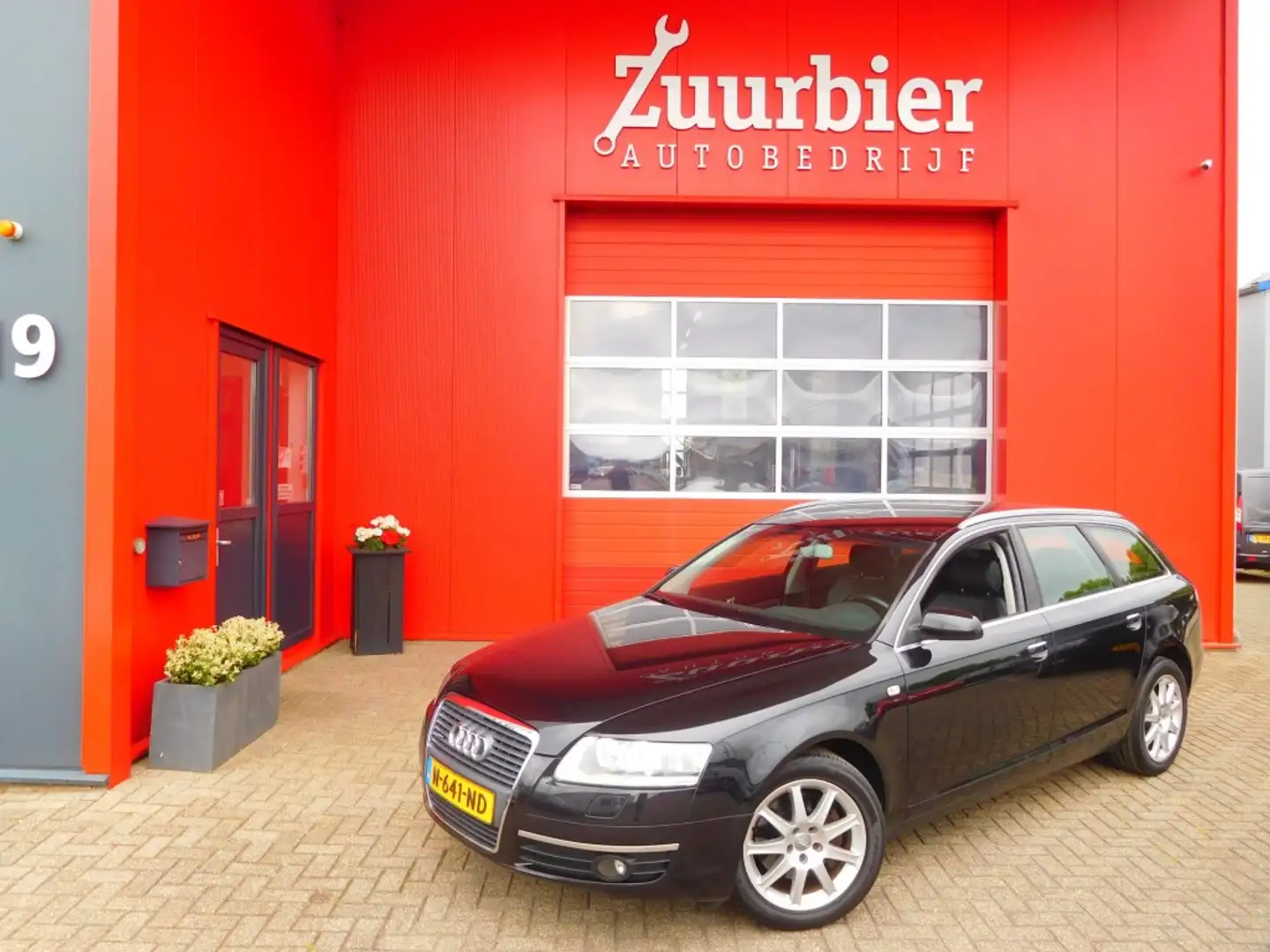 Audi A6 Avant 3.2 FSI Quattro YOUNGTIMER Zwart - 1