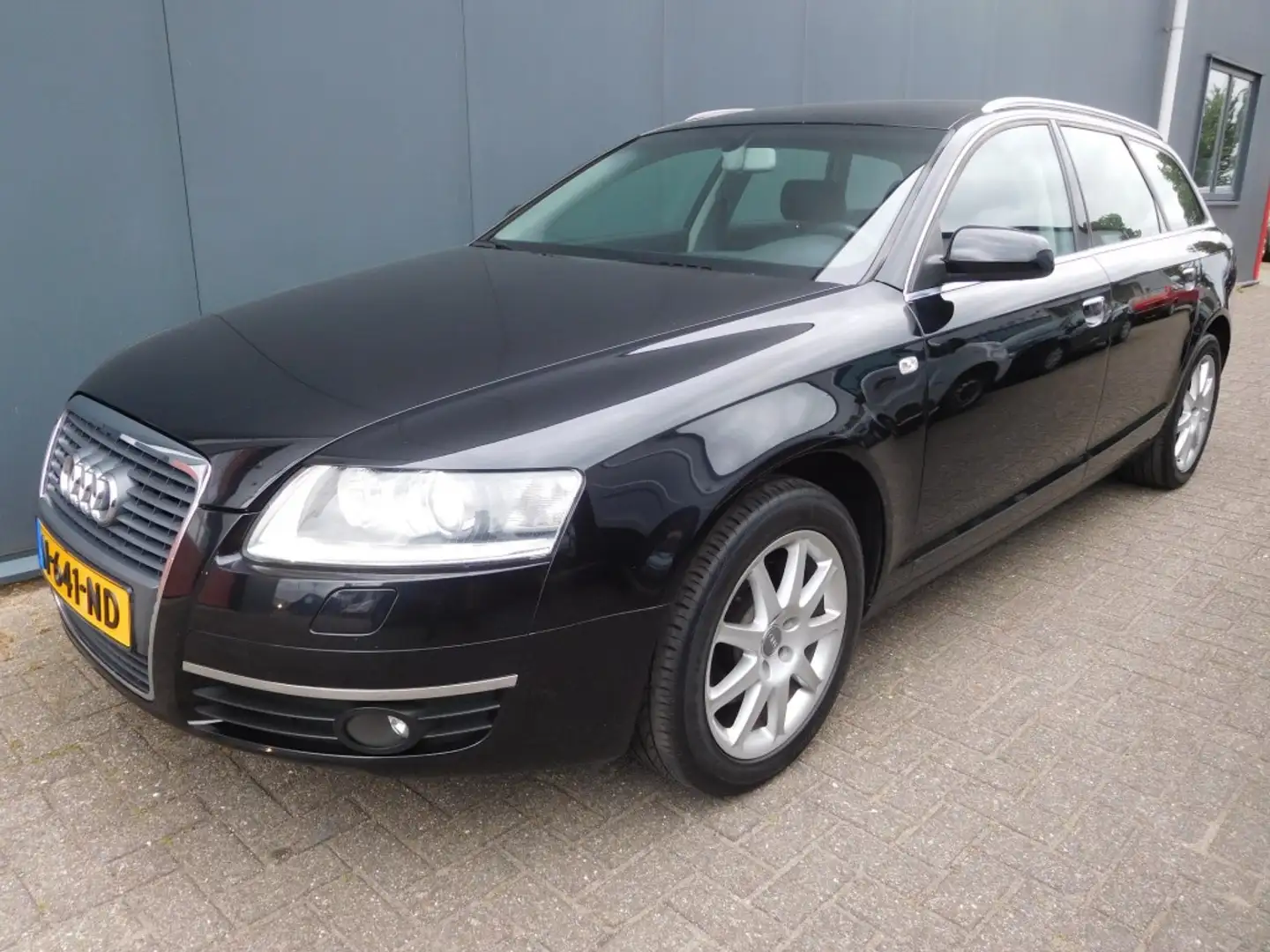Audi A6 Avant 3.2 FSI Quattro YOUNGTIMER Zwart - 2