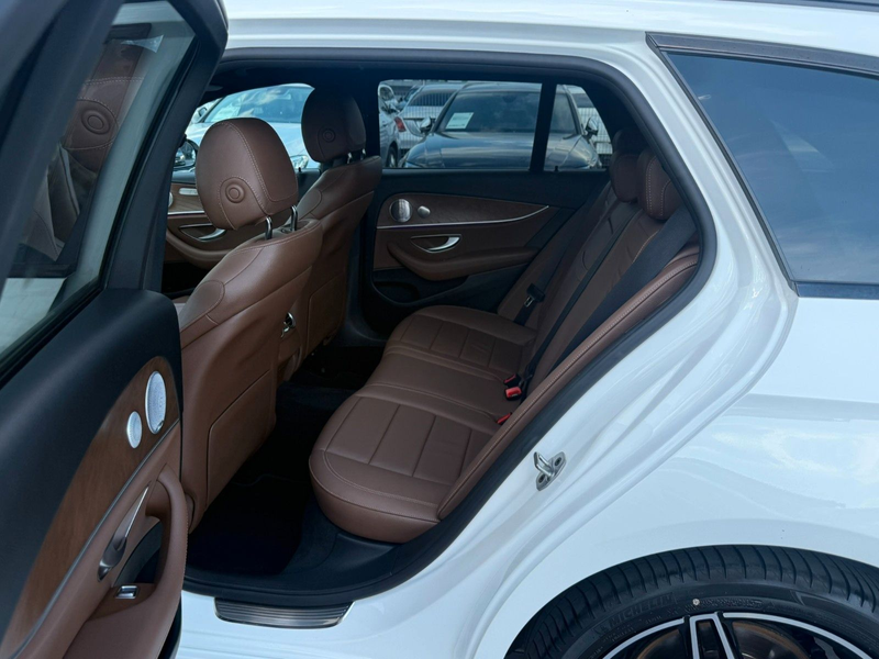 Mercedes-Benz E 400 d T 4 MATIC *AMG*DISTR+*360°KAM*BURMESTER — photo 12