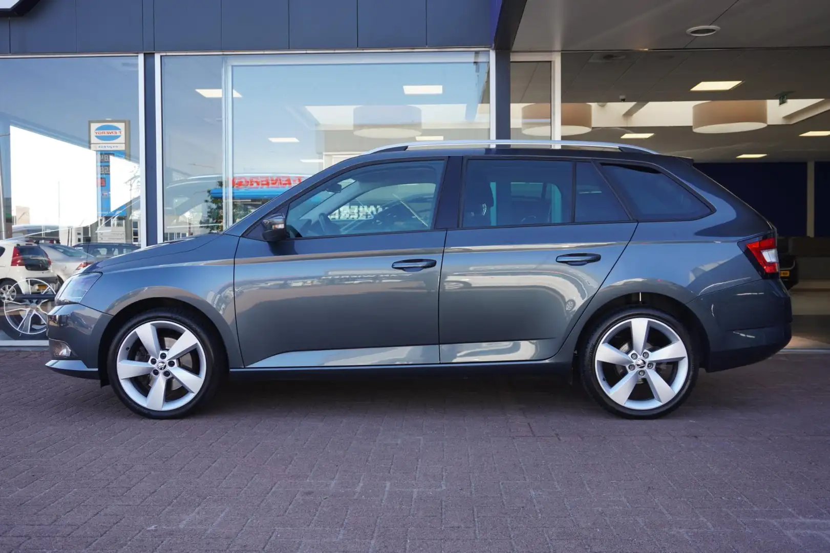 Skoda Fabia Combi 1.2 TSI First Edition Style| Automaat | 5deu Grijs - 2