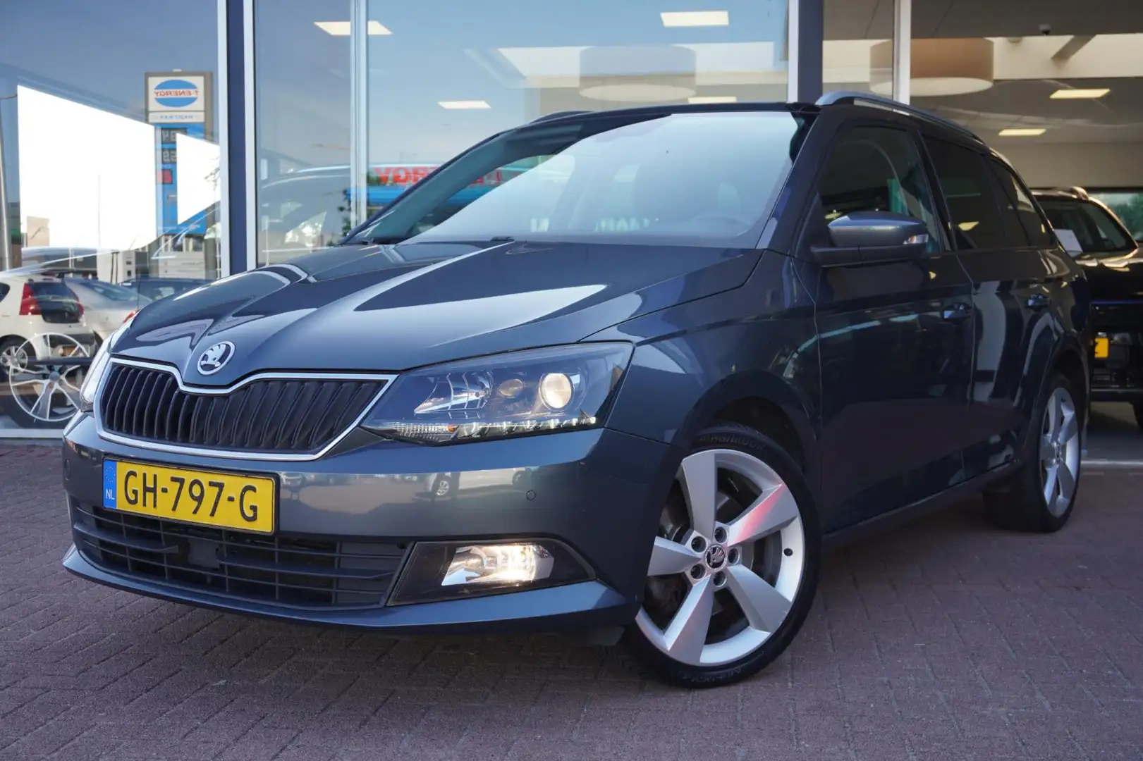 Skoda Fabia Combi 1.2 TSI First Edition Style| Automaat | 5deu Grijs - 1