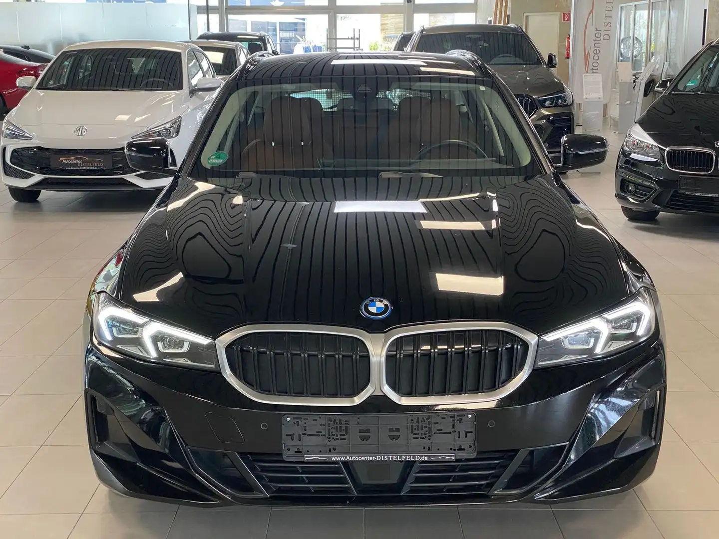 BMW 320 e LCI individual Leder Navi LED DAB H&K Schwarz - 2