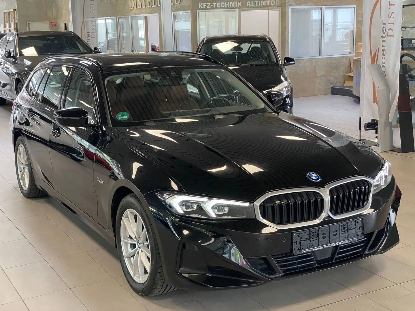 BMW 320 e LCI individual Leder Navi LED DAB H&K Schwarz - 1
