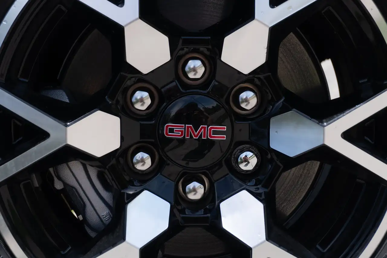 GMC Canyon снимка GMC Canyon