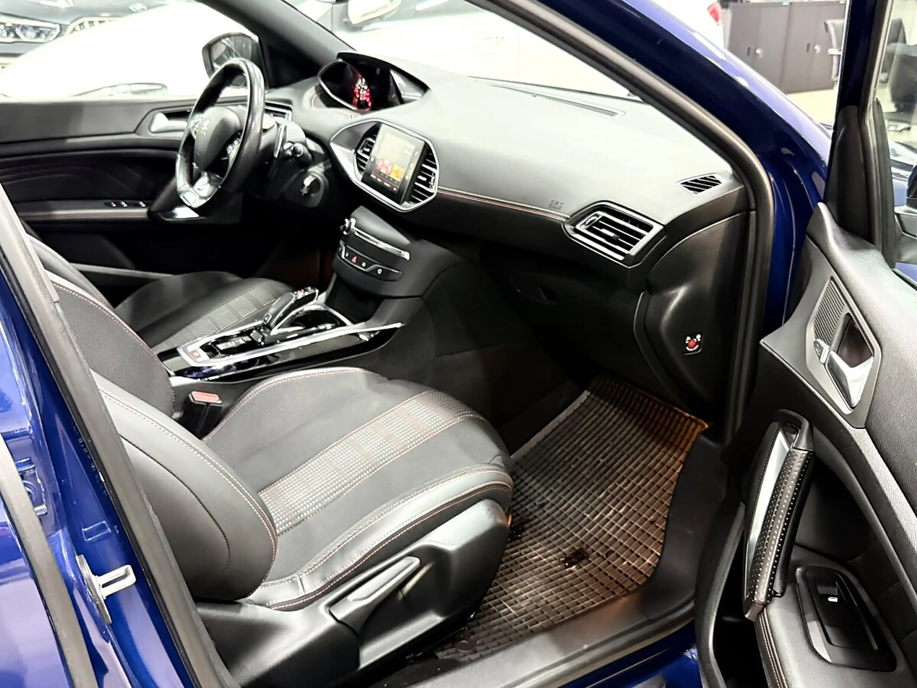 Peugeot 308 1.2 e-THP/PureTech 130 GT Line Start/Stop *weni... — photo 14