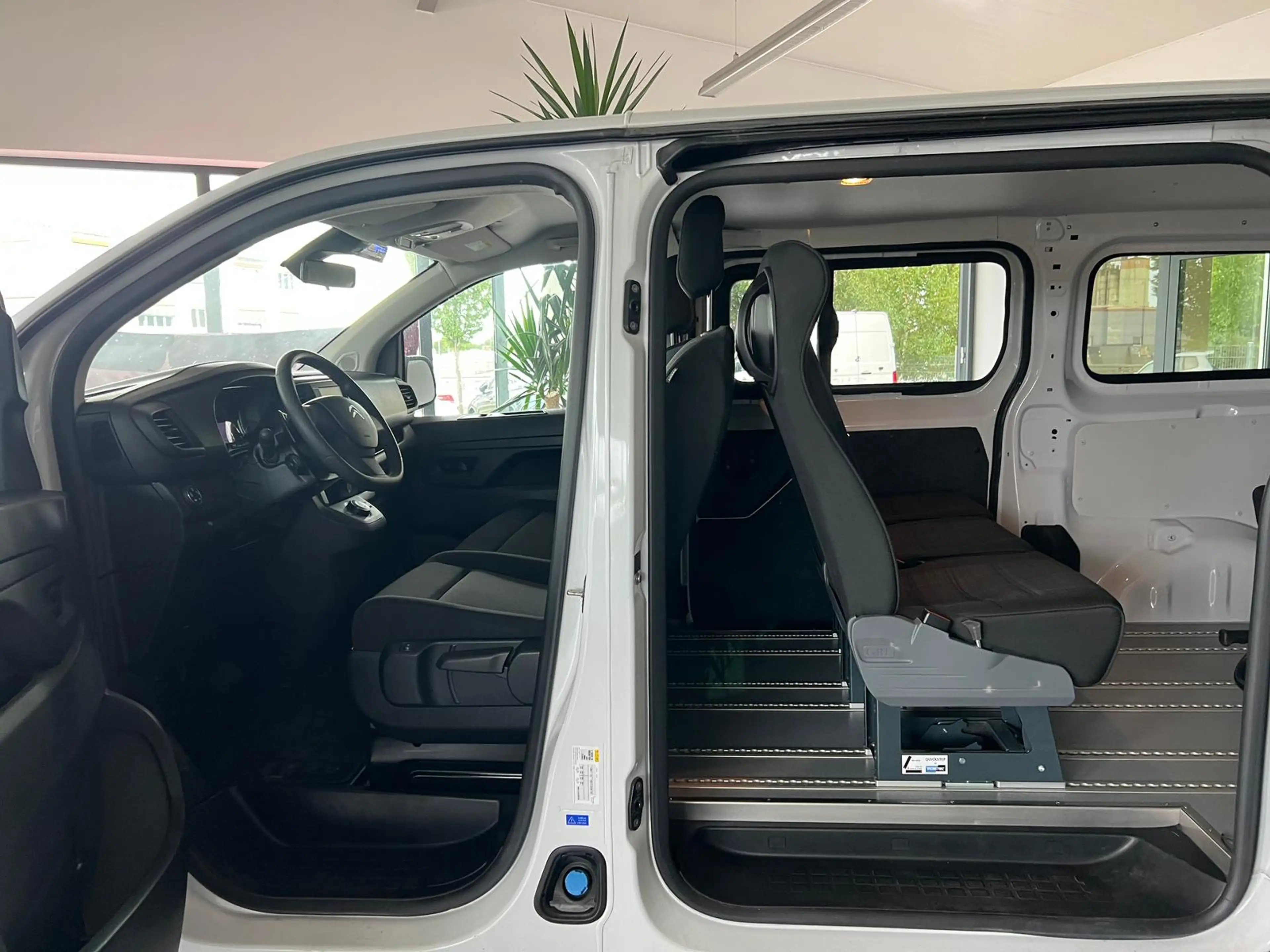 Citroen Jumpy 2.0HDI 7-Sitze + Rollstuhlplatz LightFLOOR — photo 6