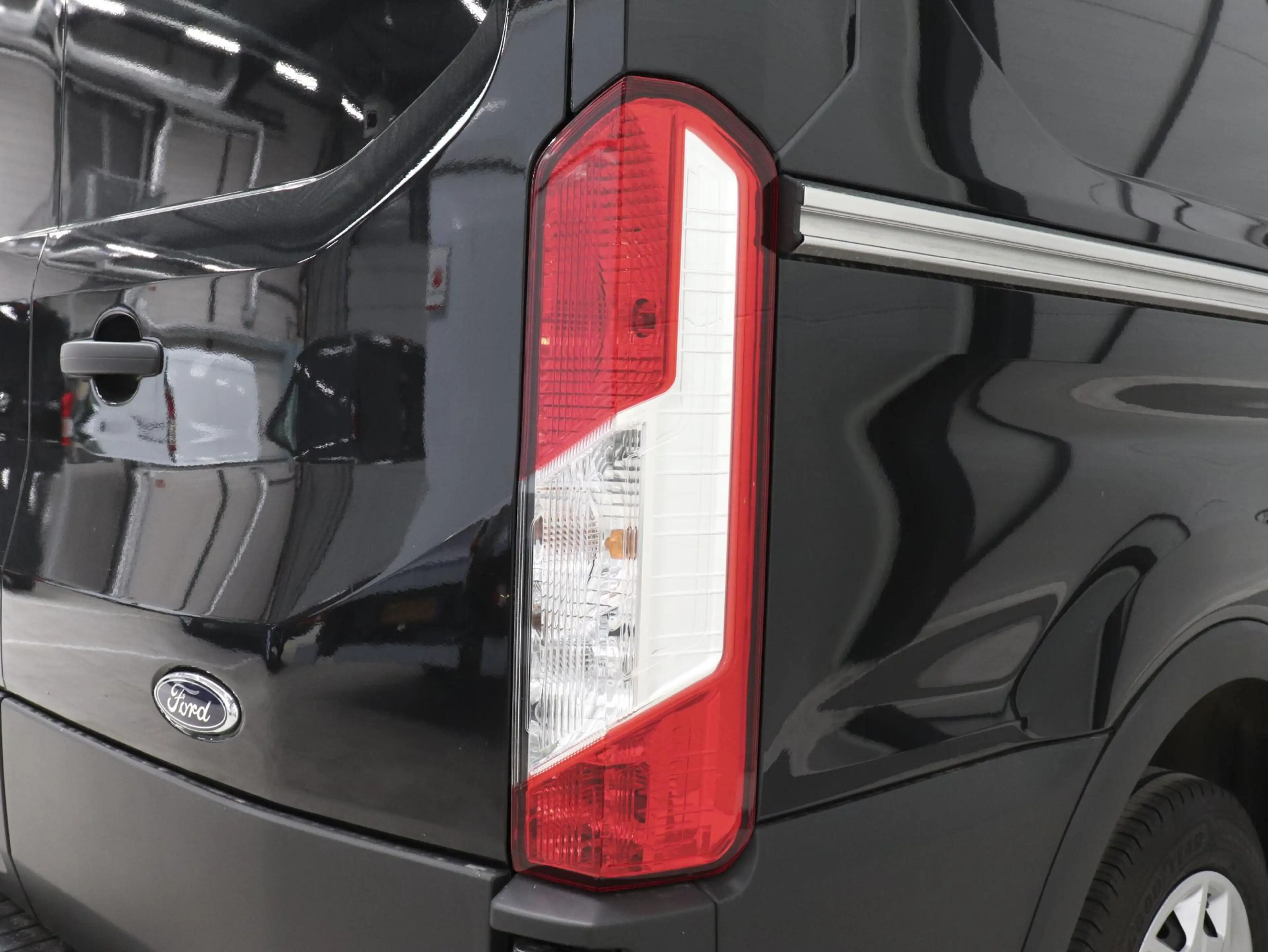 Ford Transit 130pk L2H2 Automaat Trekhaak Airco 360°Camera DAB+ — photo 15