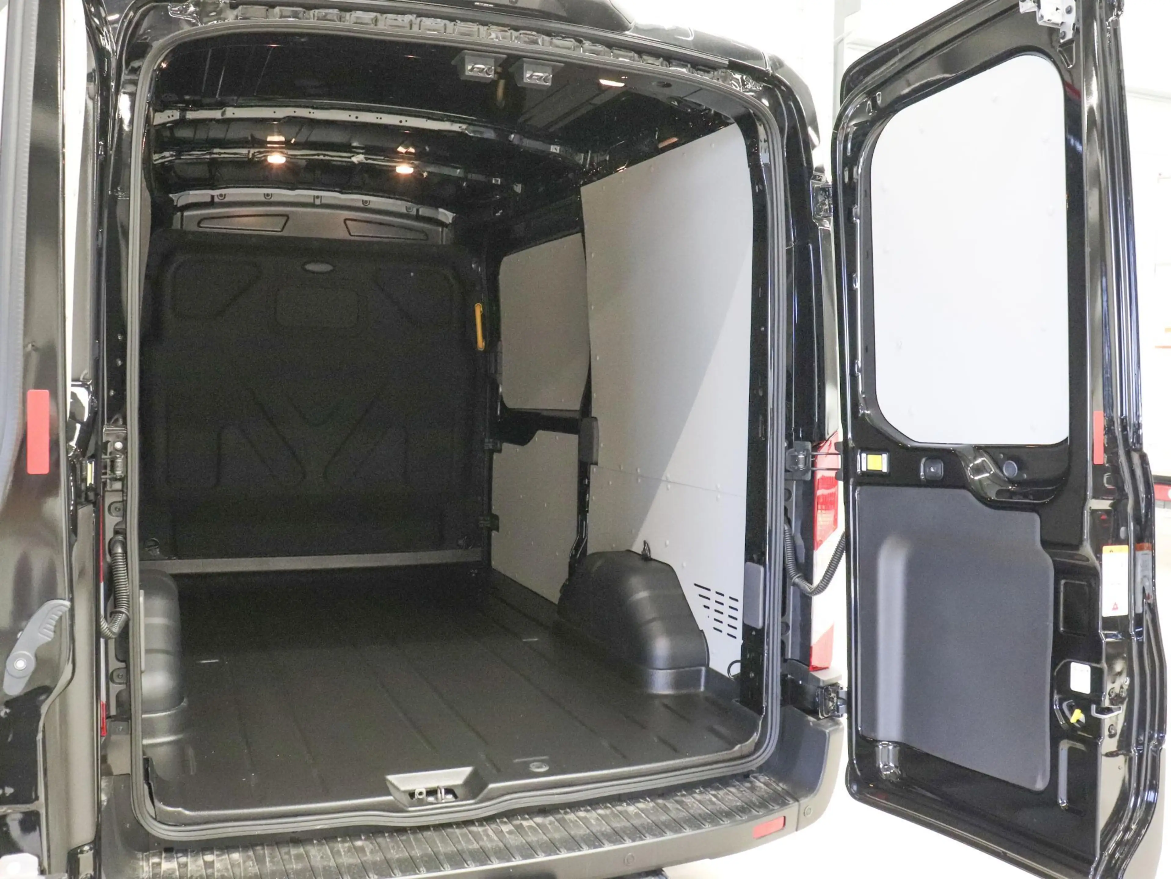 Ford Transit 130pk L2H2 Automaat Trekhaak Airco 360°Camera DAB+ — photo 11