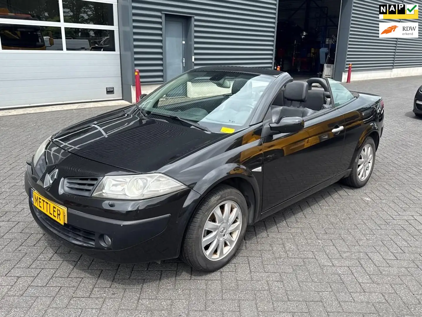 Renault Megane Coupé-Cabriolet 1.6-16V Tech Line, Cabrio Zwart - 1