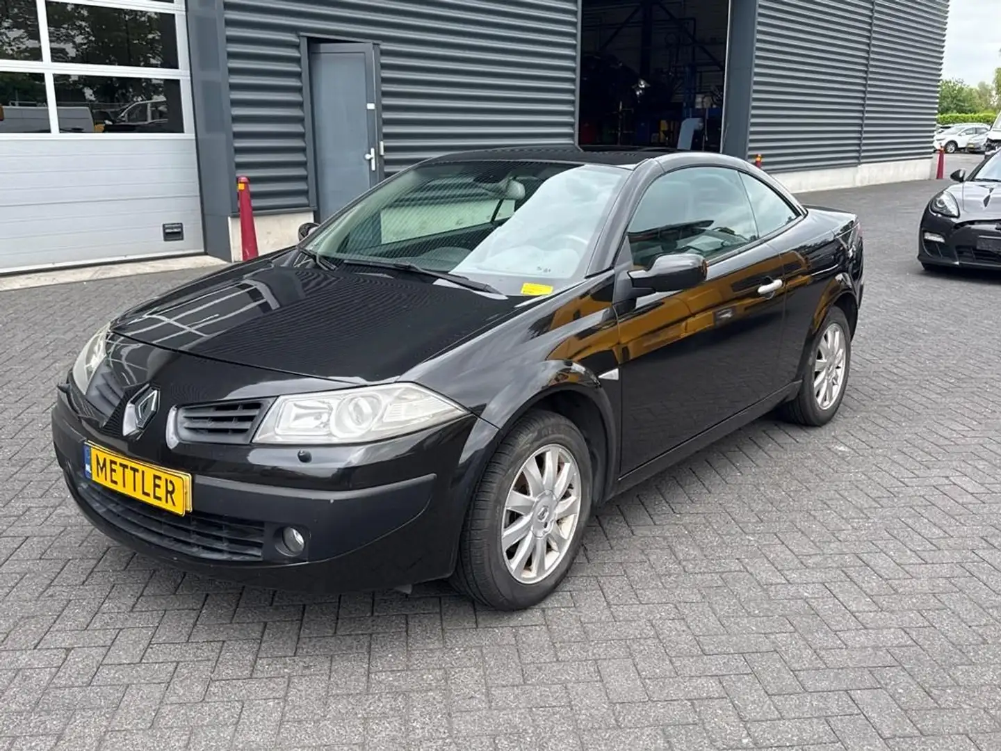 Renault Megane Coupé-Cabriolet 1.6-16V Tech Line, Cabrio Zwart - 2