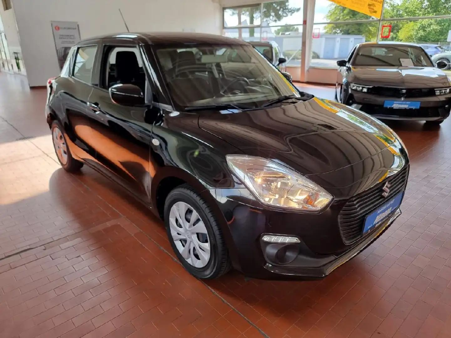 Suzuki Swift Club Mild Hybrid Klima DAB Bluet. Schwarz - 2