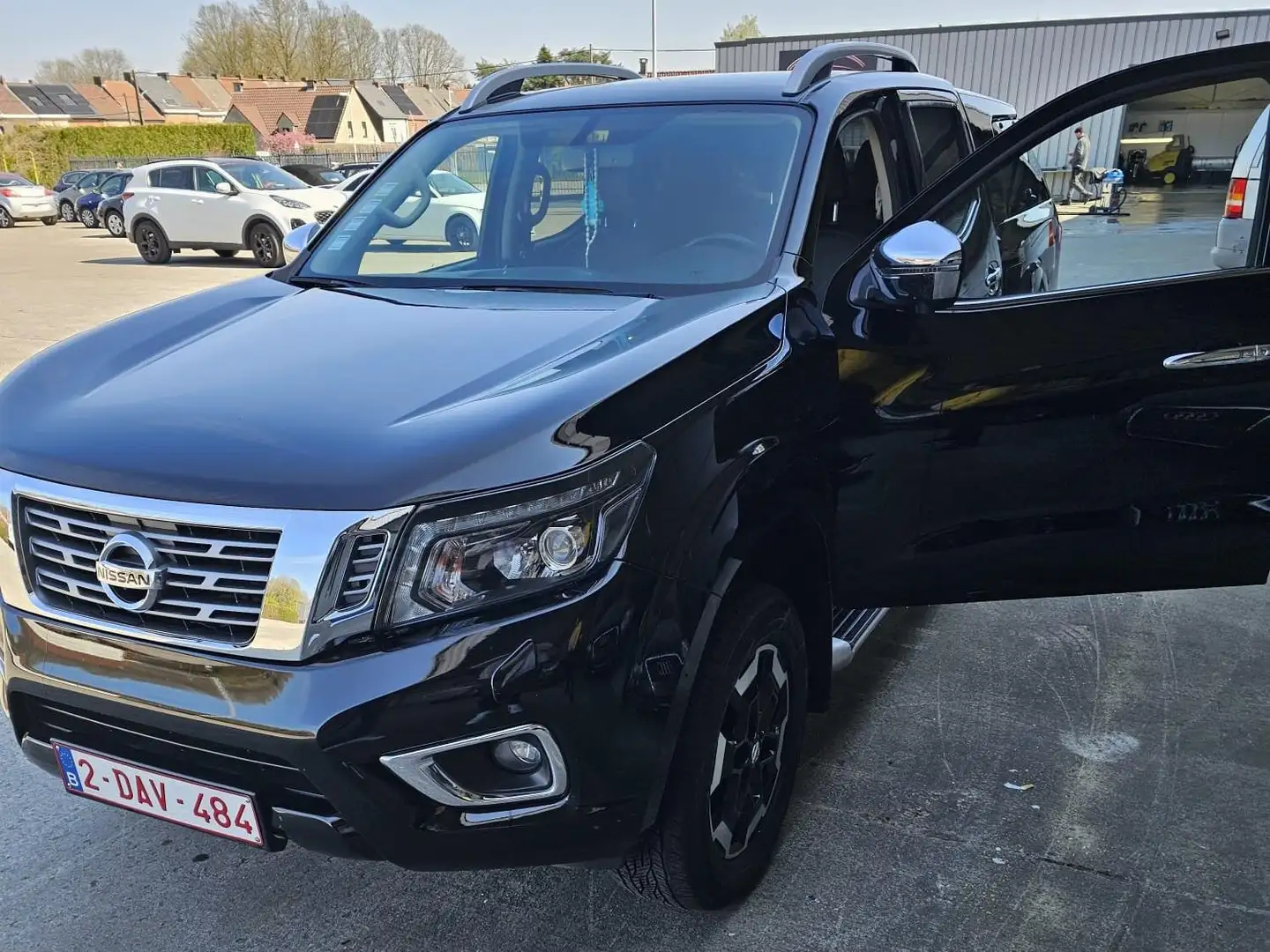 Nissan Navara Navara 2.3 dCi 4WD Tekna+ Zwart - 1