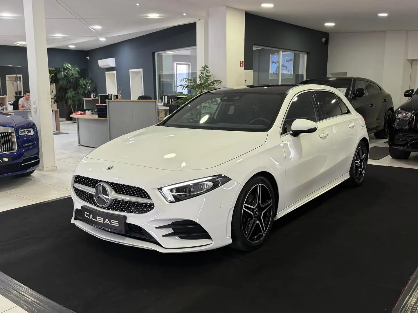 Mercedes-Benz A 180 AMG-Line *PANO*CARPLAY*MULTIBEAM LED*SHZ* Blanc - 2