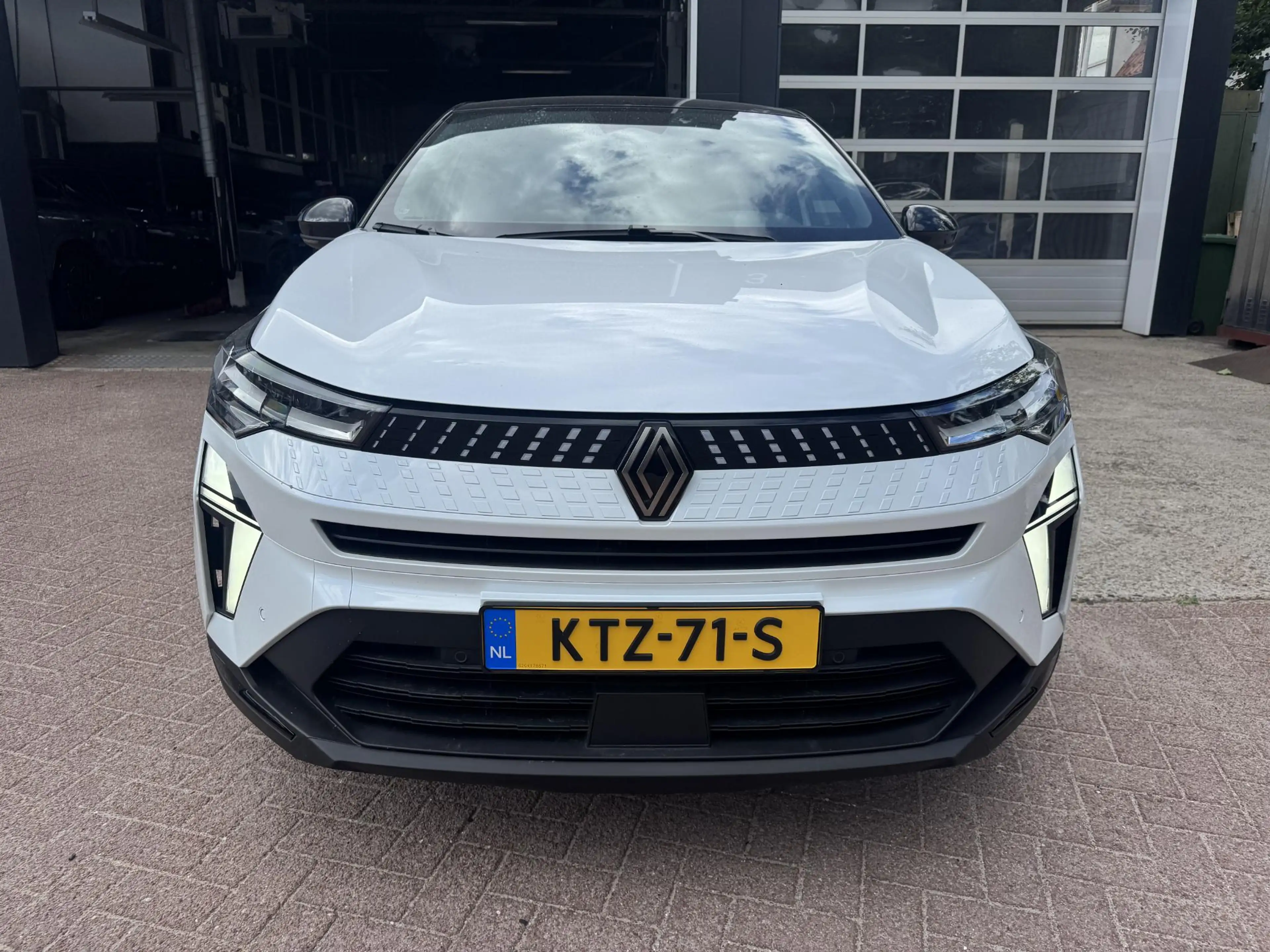 Renault Captur 1.8 E-Tech full hybrid 160 techno — photo 2