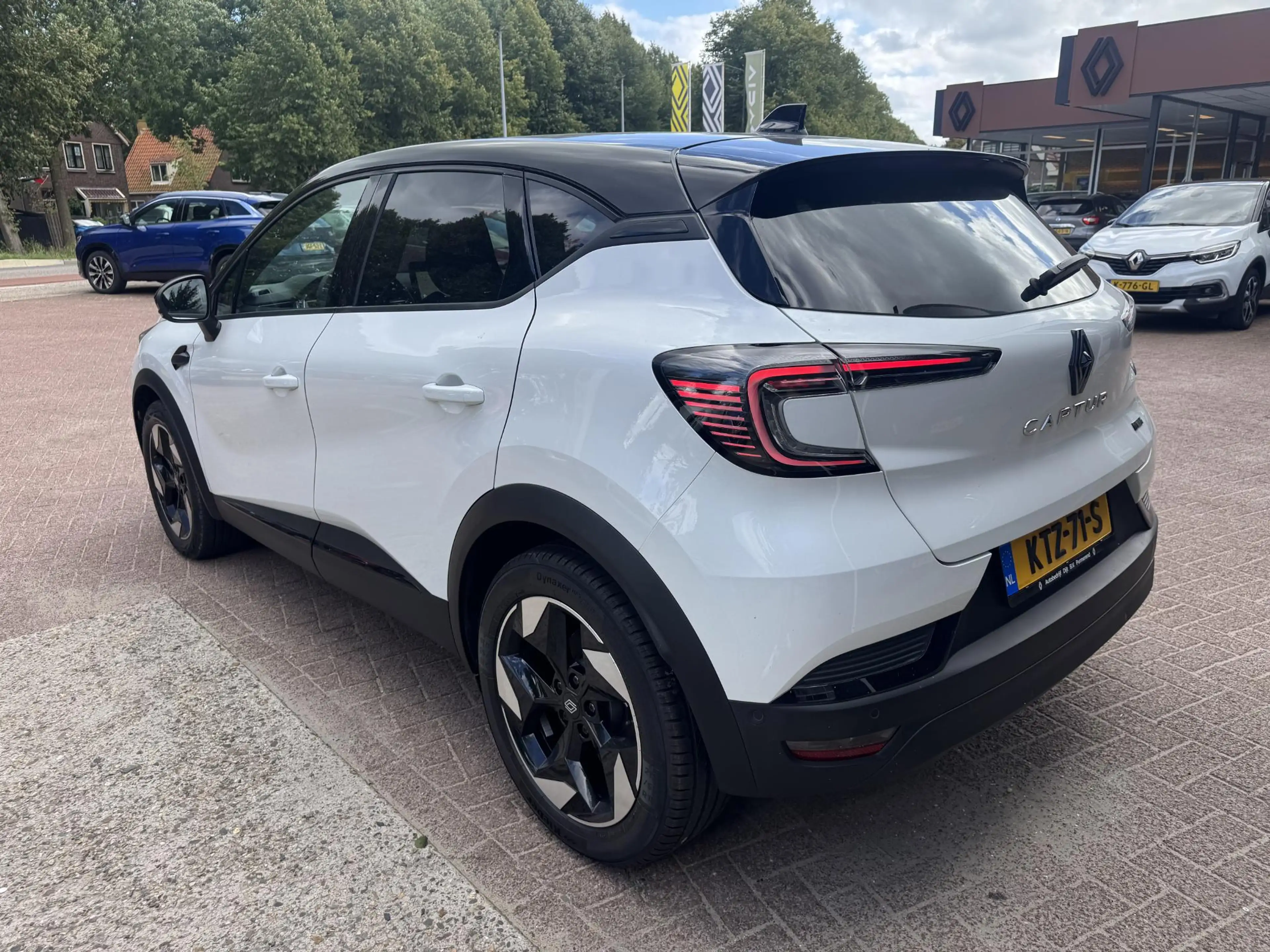 Renault Captur 1.8 E-Tech full hybrid 160 techno — photo 8
