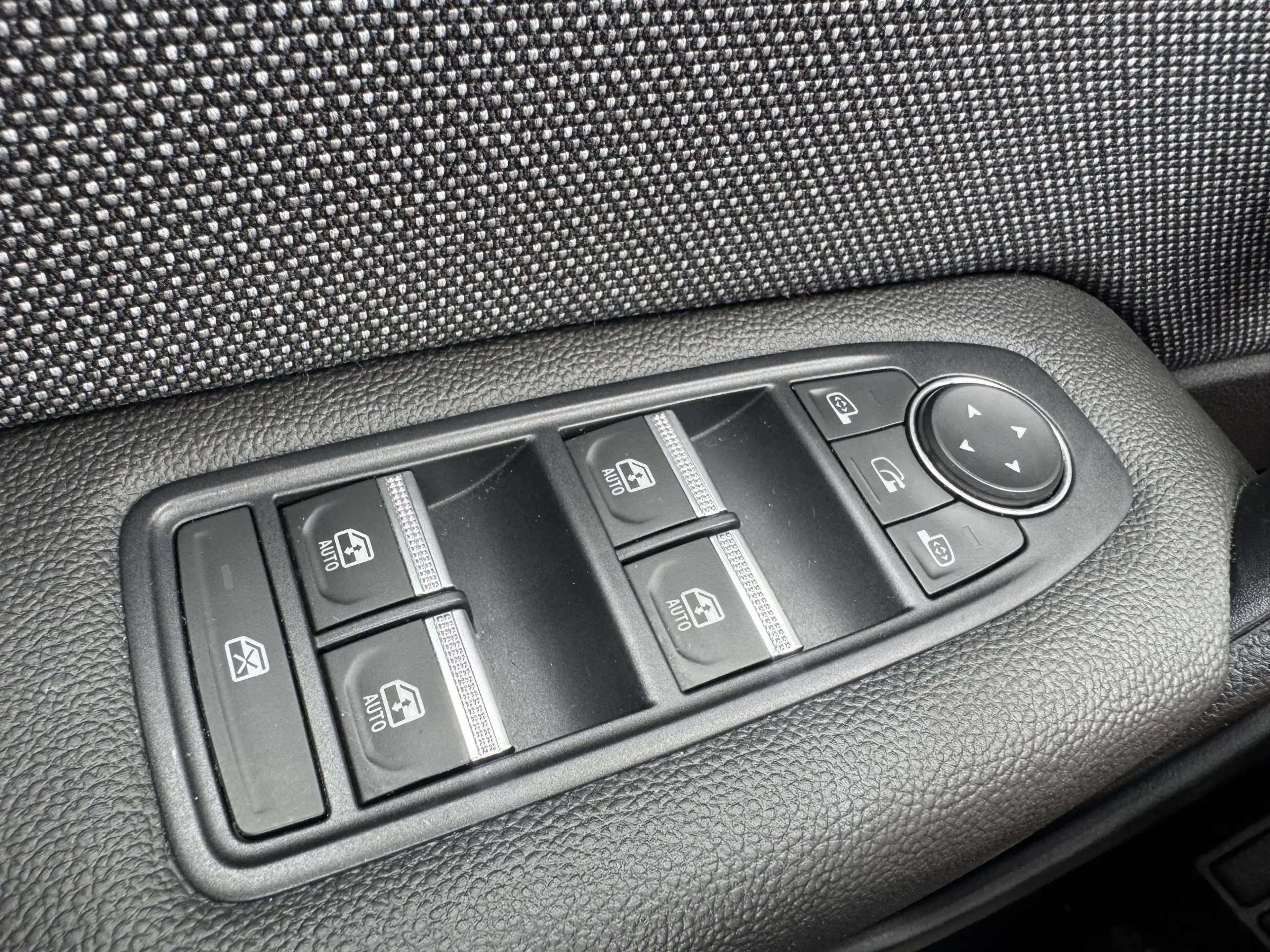 Renault Captur 1.8 E-Tech full hybrid 160 techno — photo 16