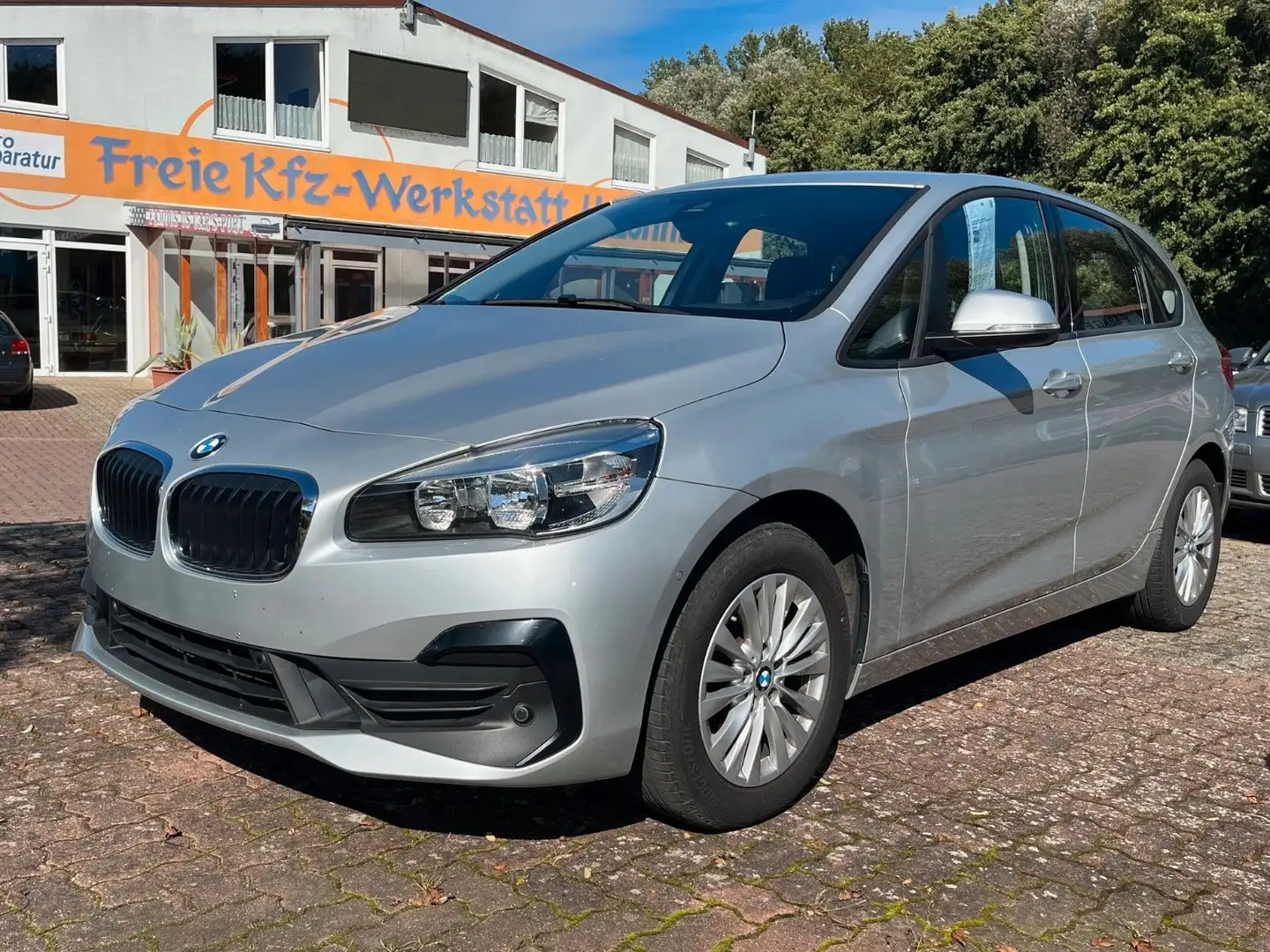 BMW 220 Active Tourer  xDrive Advantage,LED ,Standheizu Silber - 1
