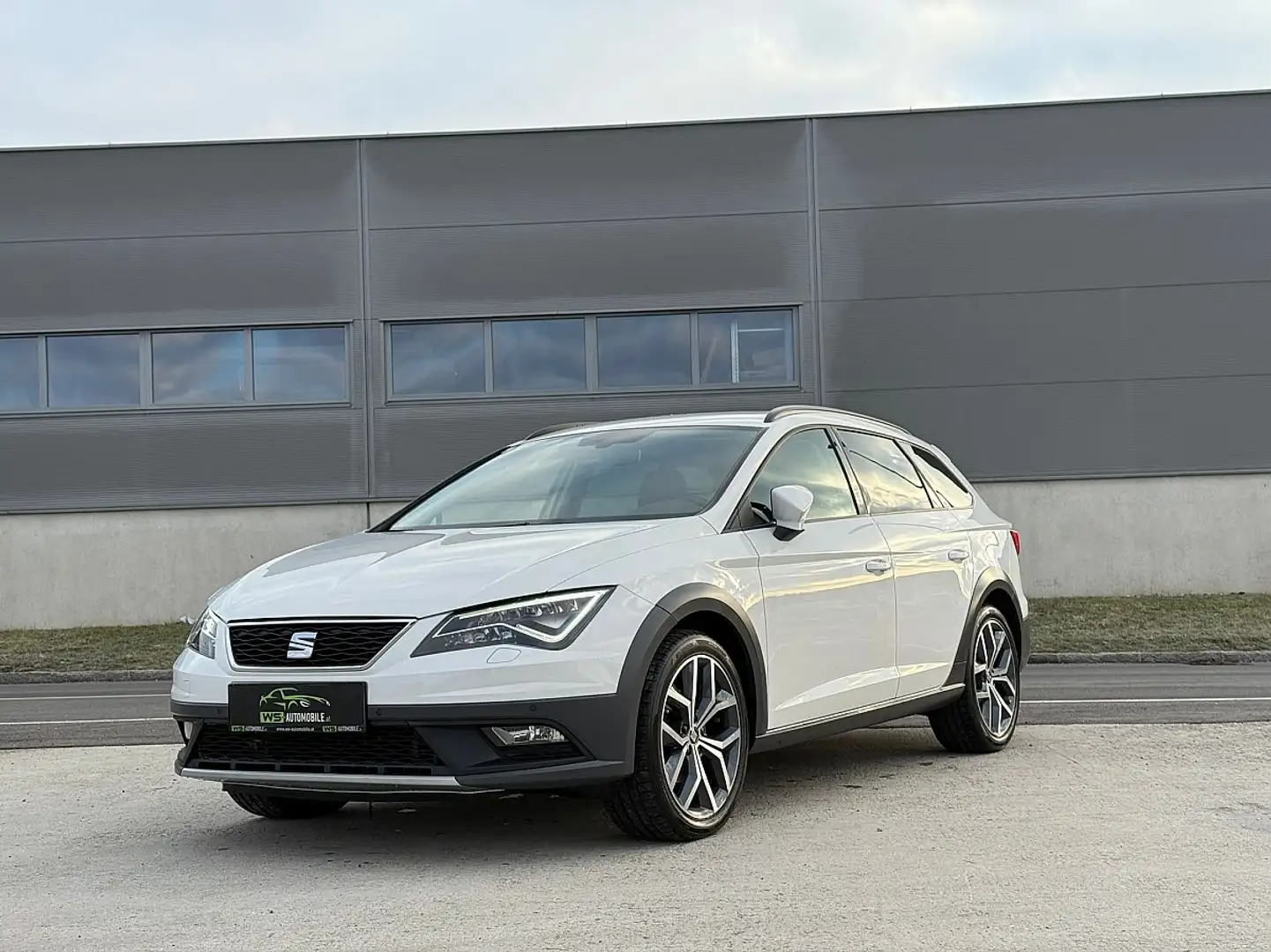SEAT Leon ST X-Perience 2,0 TDI DSG 4Drive Blanc - 1