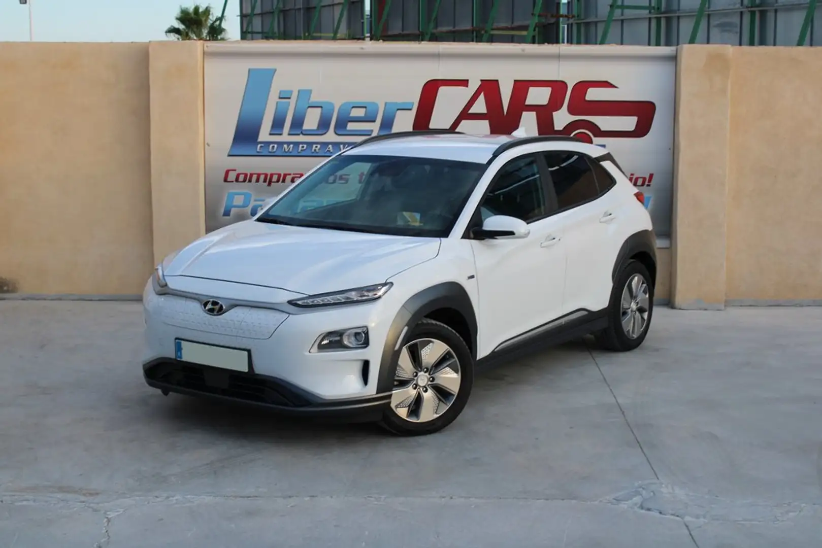 Hyundai KONA 150kW EV Tecno 484km Blanc - 2