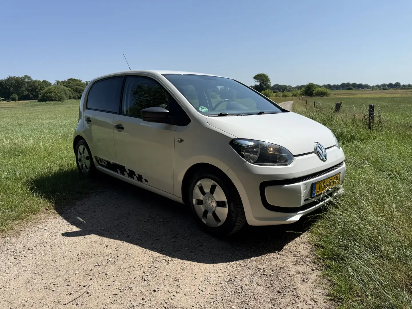 Volkswagen up! 1.0 take up! BlueMotion. 5deurs ! Airco ! Zeer moo White - 1