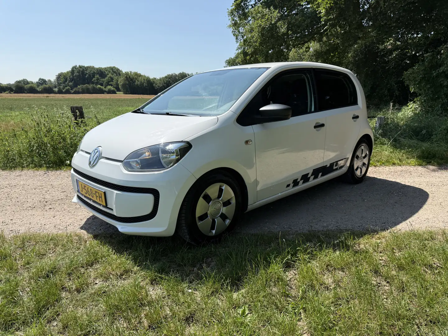 Volkswagen up! 1.0 take up! BlueMotion. 5deurs ! Airco ! Zeer moo White - 2