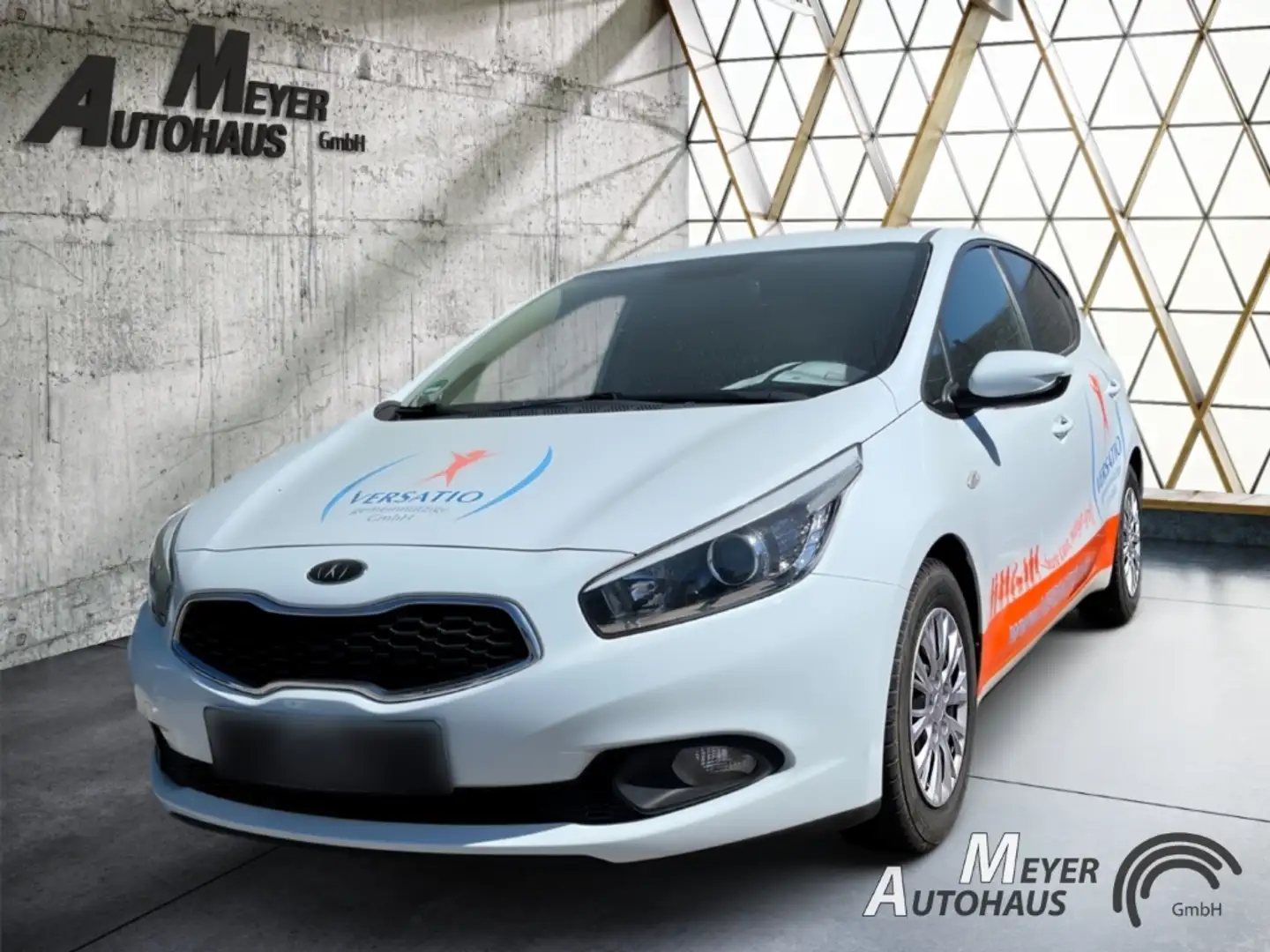 Kia Ceed / cee'd 1.4 ENTRY Manuell + Klima+elektr. Fensterheber Weiß - 1