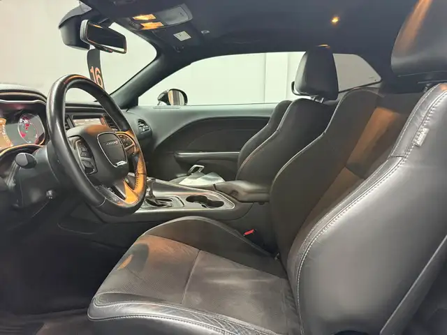 Dodge Challenger view 9