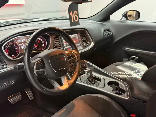 Dodge Challenger view 8