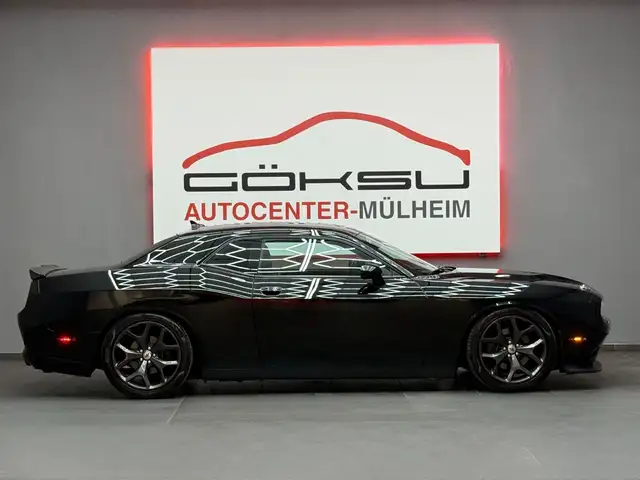 Dodge Challenger view 4