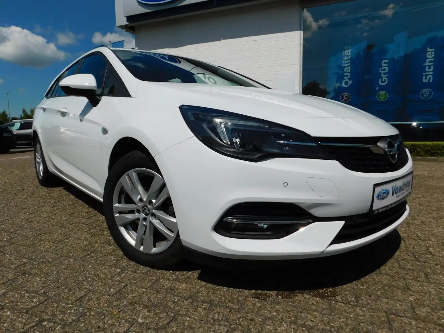 Opel Astra ASTRA K Sports Tourer EDITION Aut+Navi+DAB+WinRä Weiß - 1