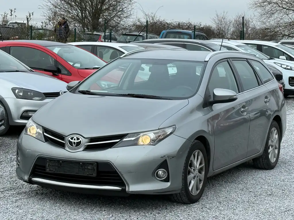 Toyota Auris 2014 из Европы — купить под ключ