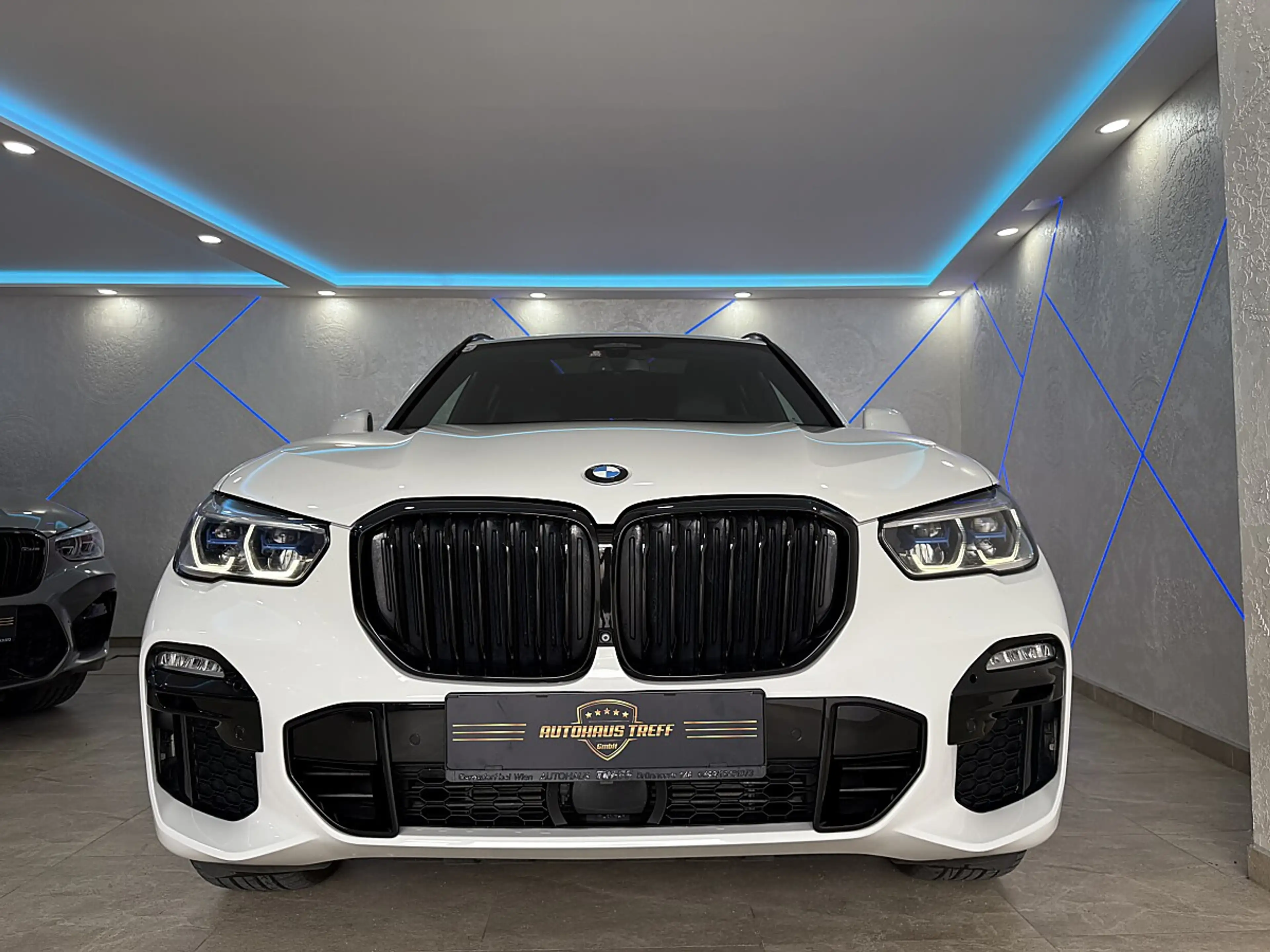 BMW X5 xDrive30d Aut.*M-SPORT*SKY-LOUNGE*7-SITZER*MASS... — photo 3