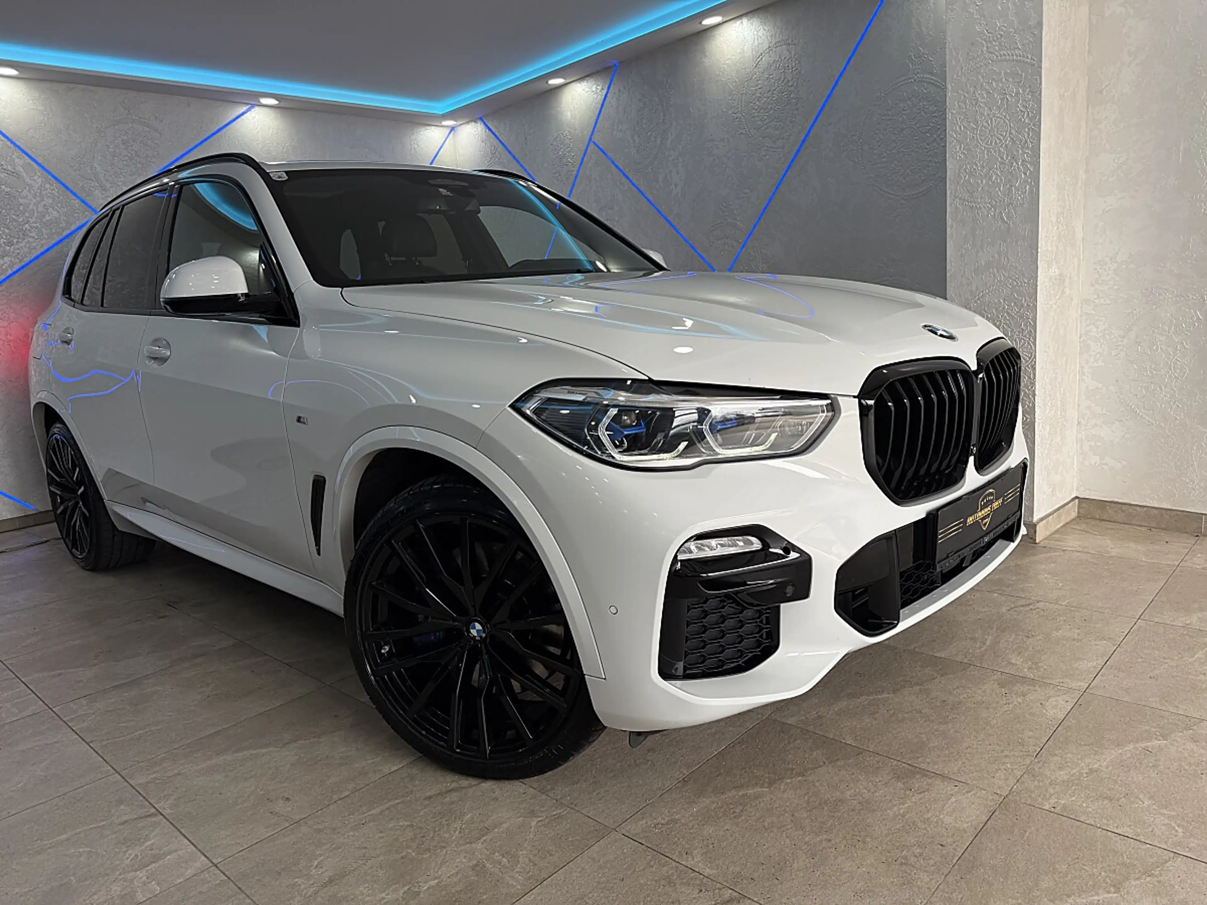 BMW X5 xDrive30d Aut.*M-SPORT*SKY-LOUNGE*7-SITZER*MASS... — photo 2